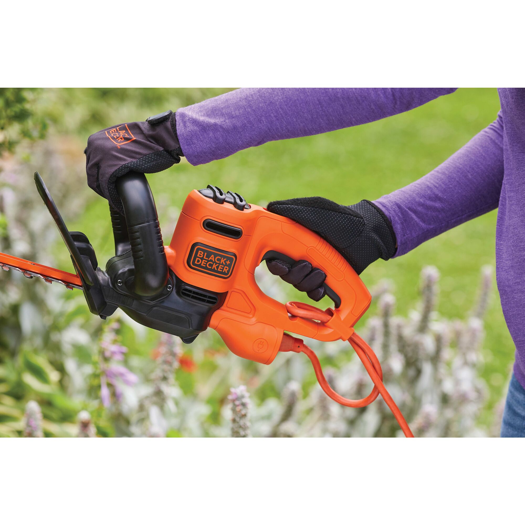 Wrap around front handle feature of 18 inch electric hedge trimmer.