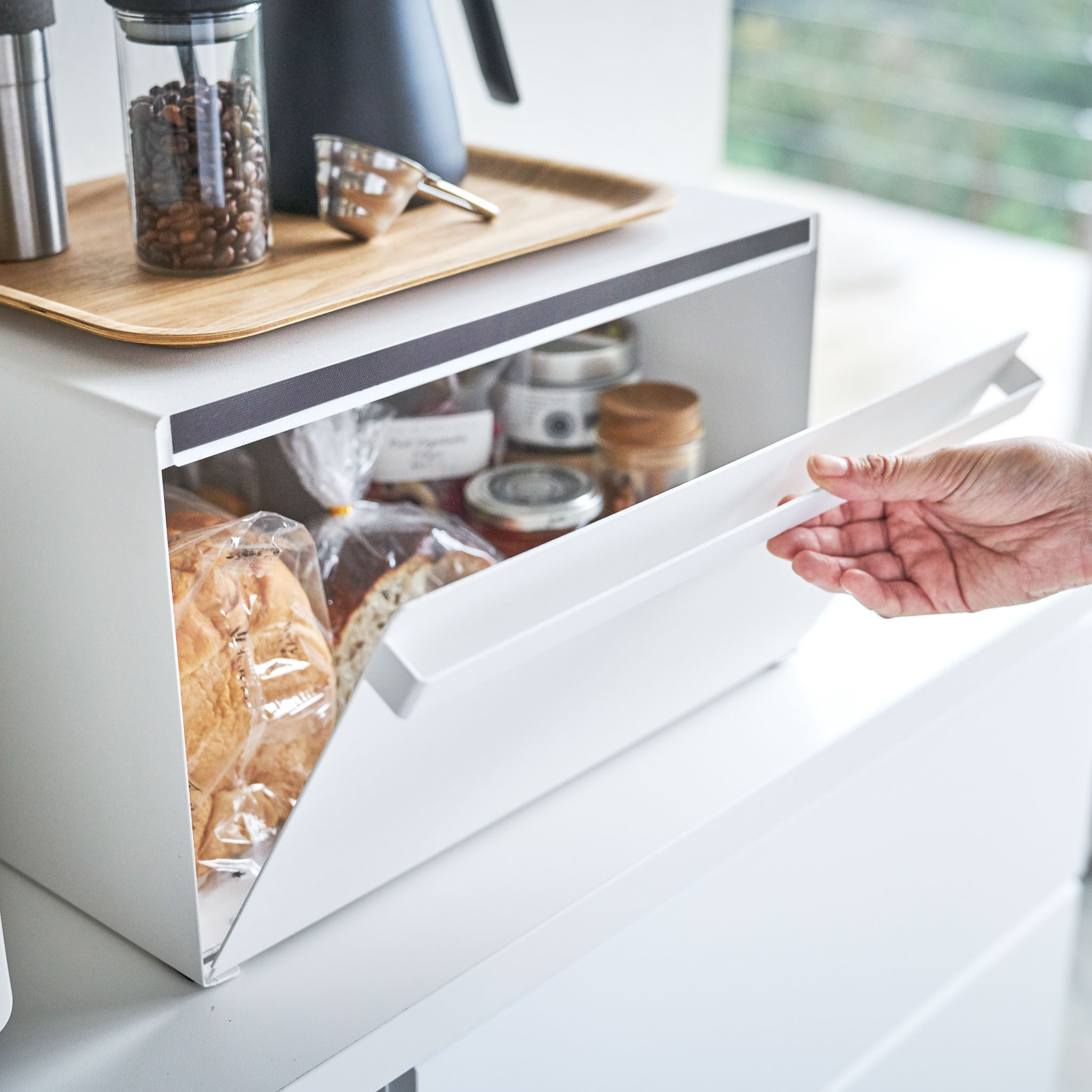 Bread Case : Convenient Magnetic Closure