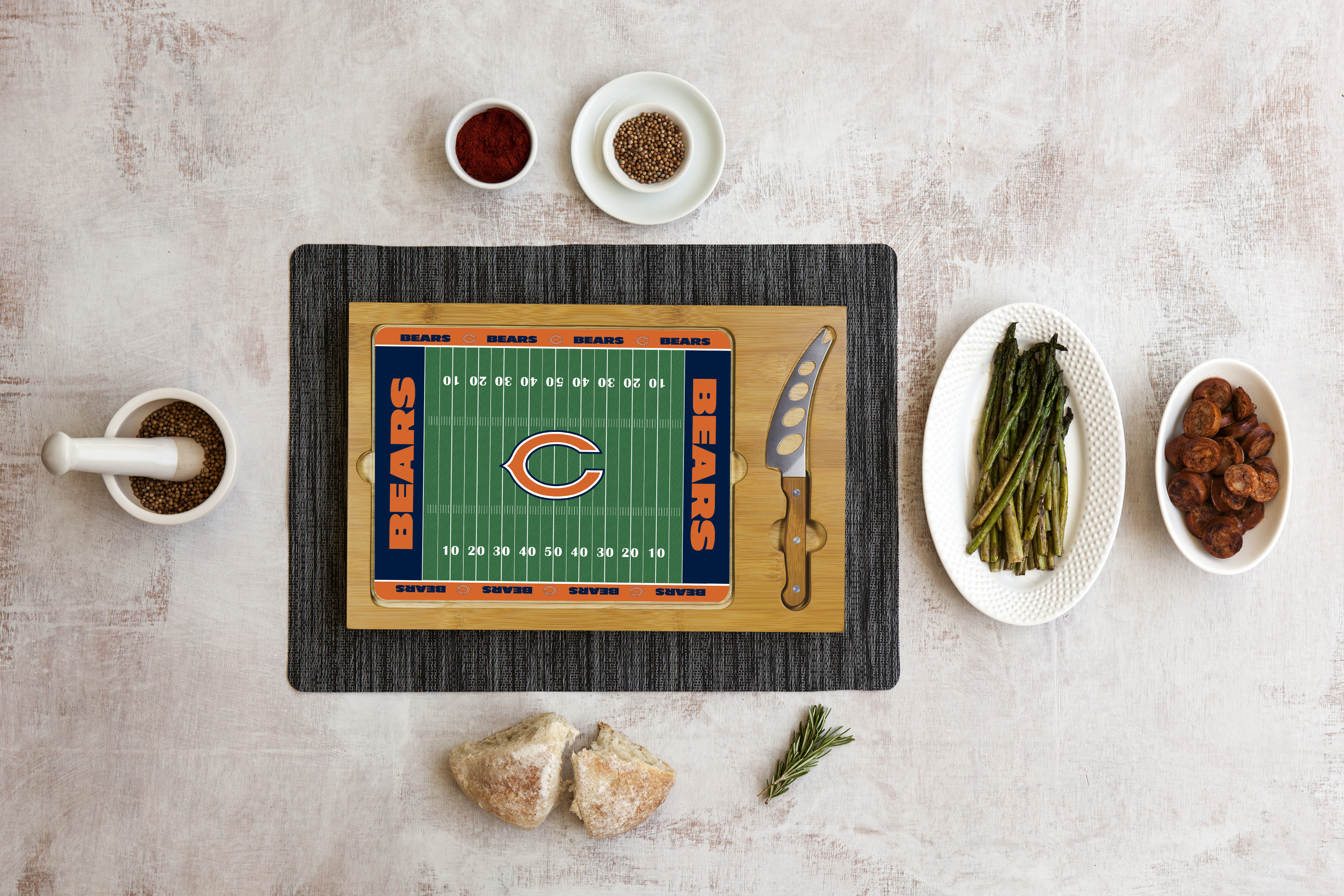 Football Field - Chicago Bears - Icon Glass Top Cutting Board & Knife Set