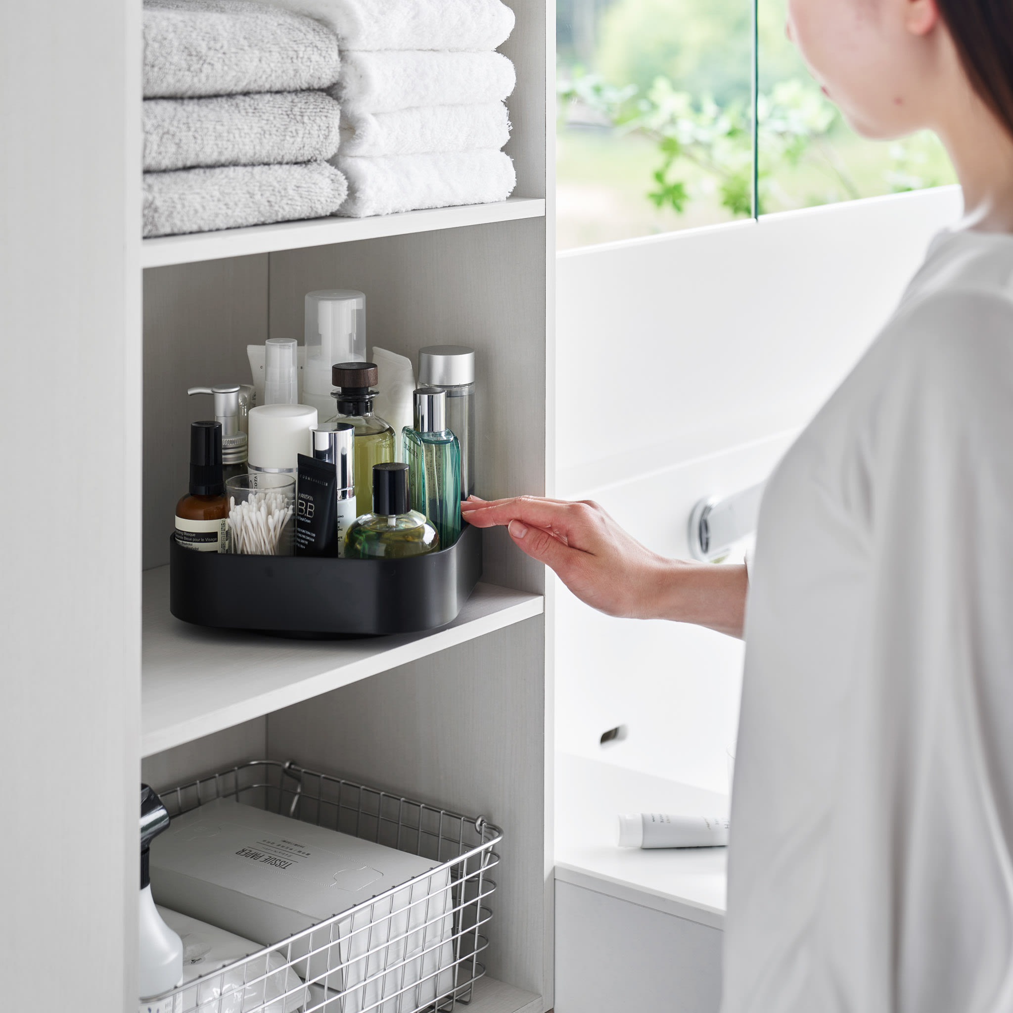 Rotating Storage Tray : Versatile Use