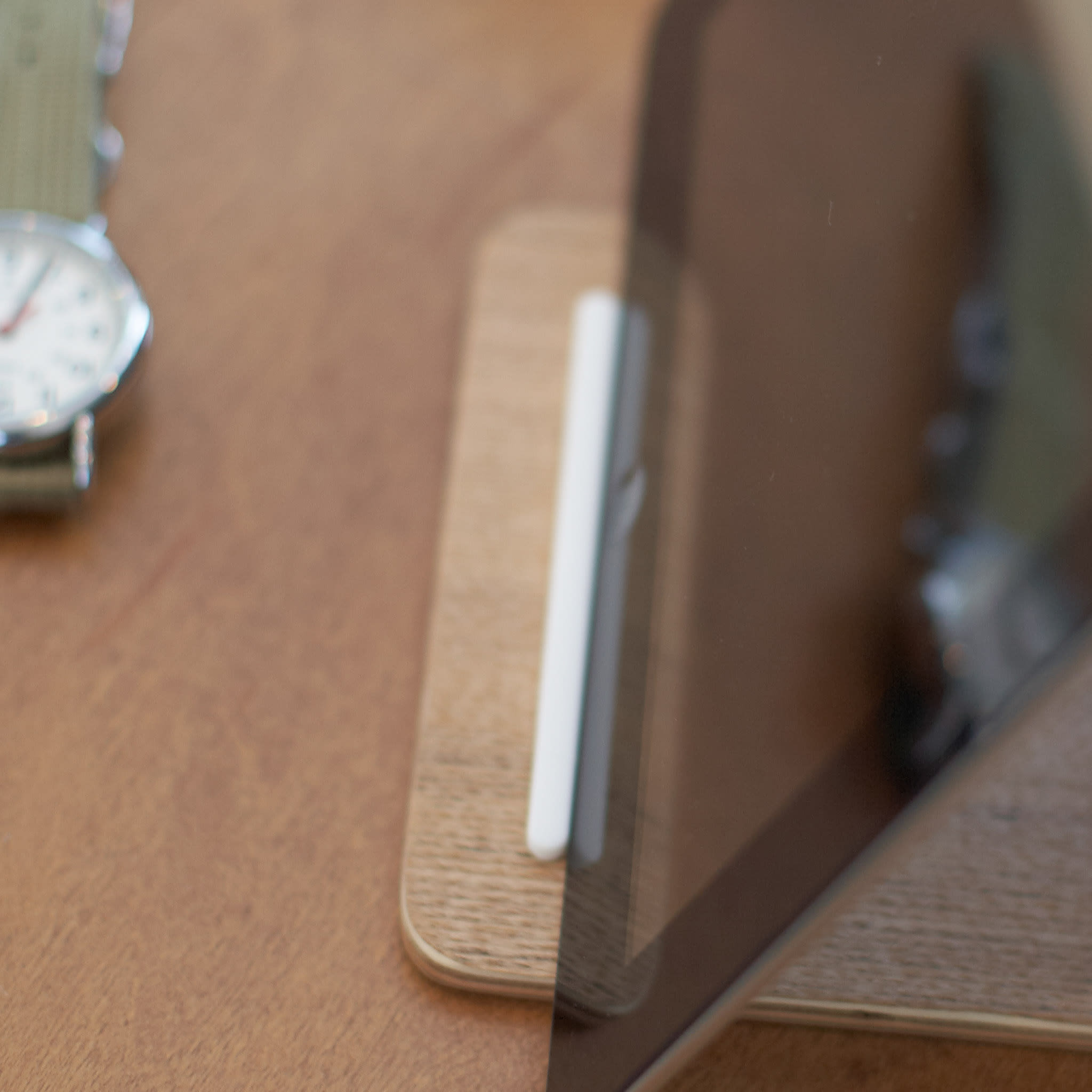 Tablet Stand : Secure Grip