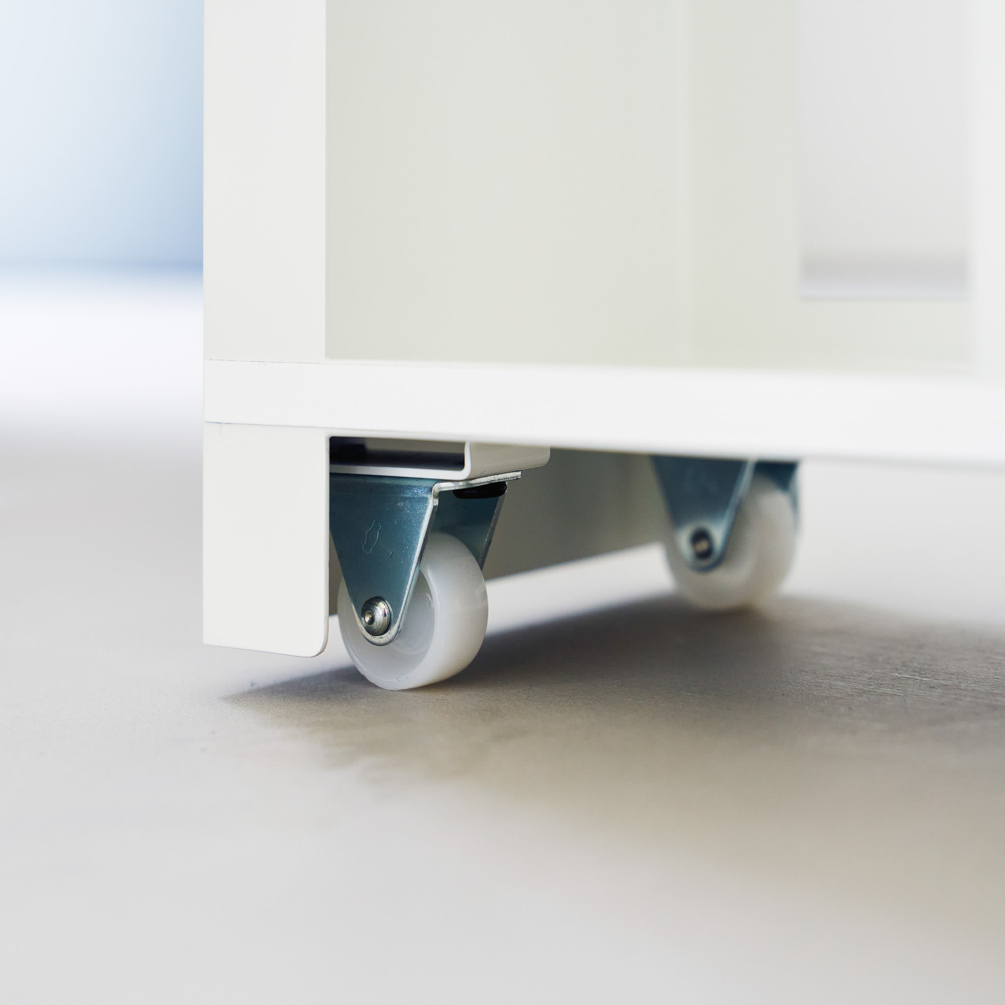 Sliding Wood-Top Storage Rack : Practical Casters