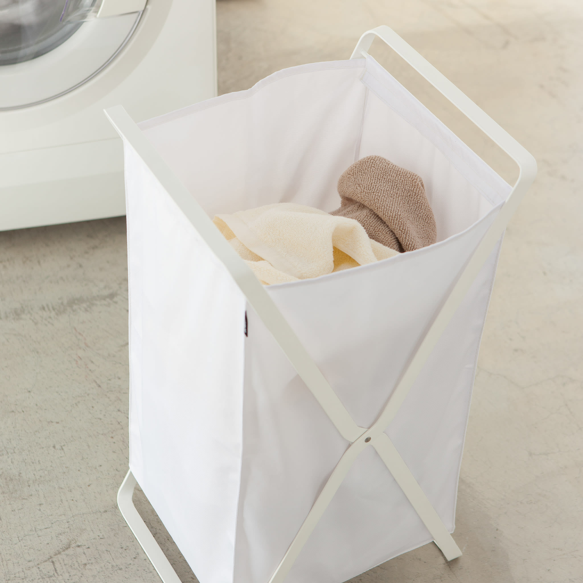 Laundry Basket : Spacious Yet Slim