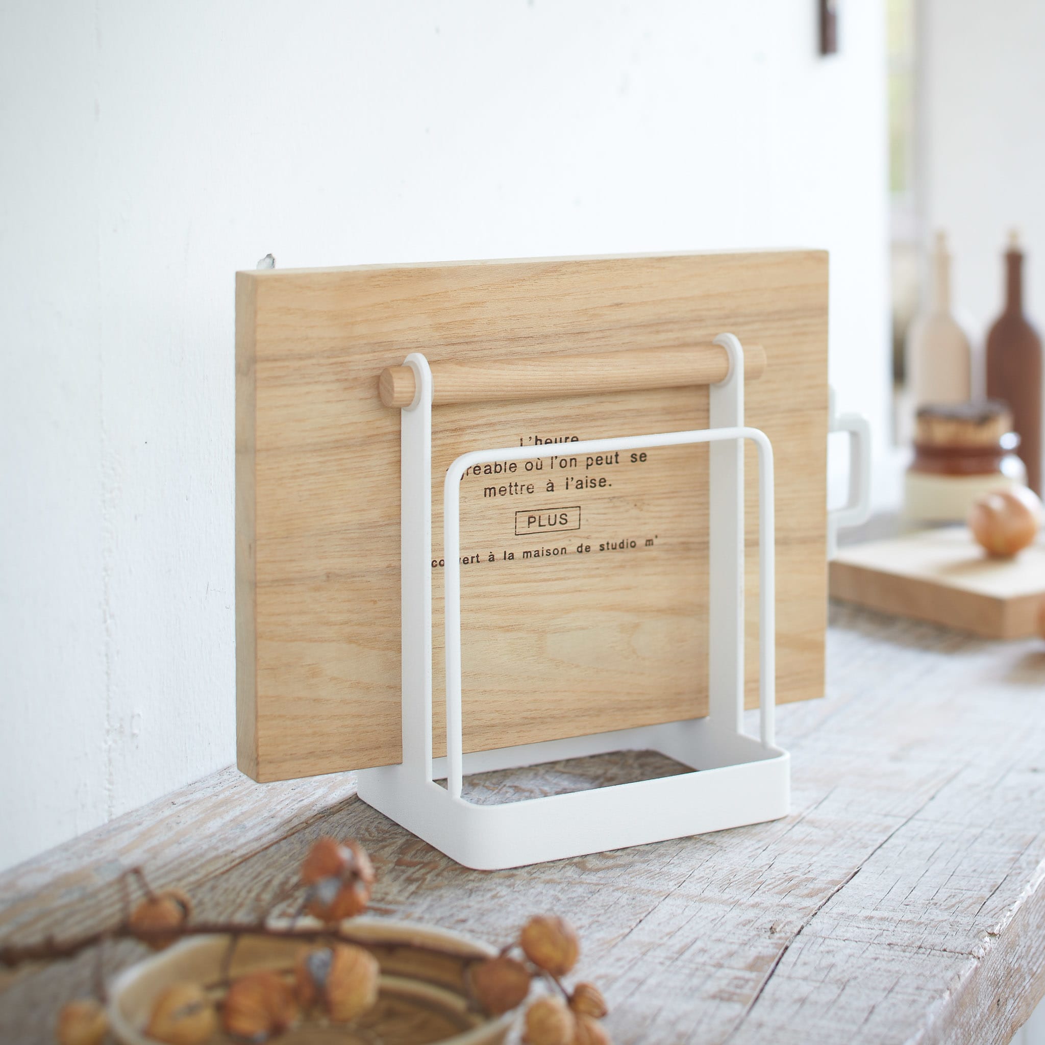 Cutting Board Stand : Compact Design