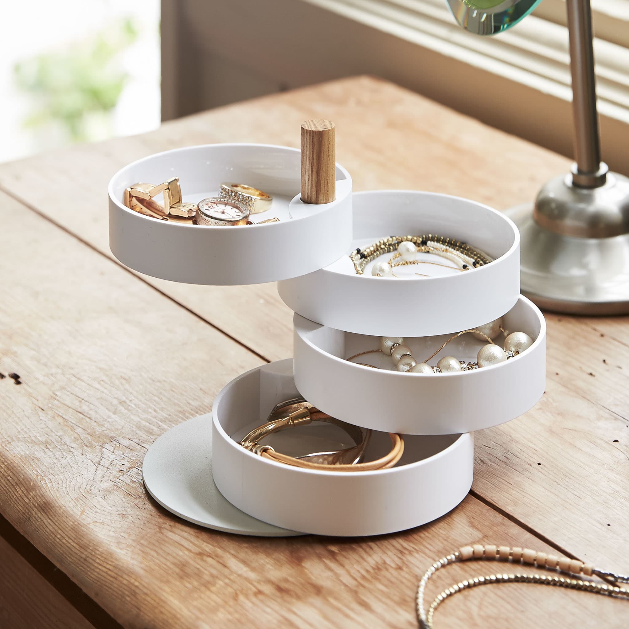 4-Tiered Accessory Box : Flexibly Fan-Out Design