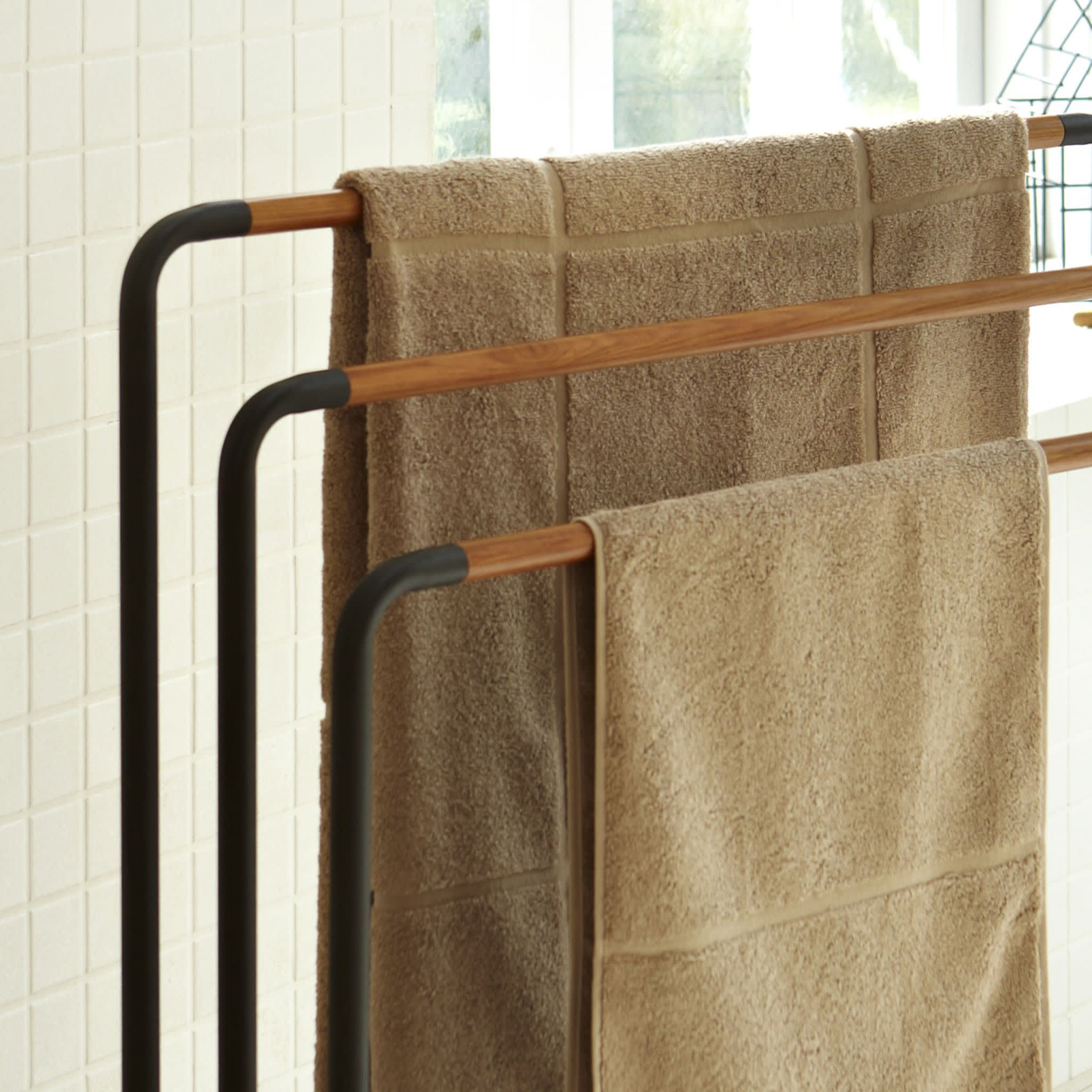 Bath Towel Hanger : Generous Storage Space