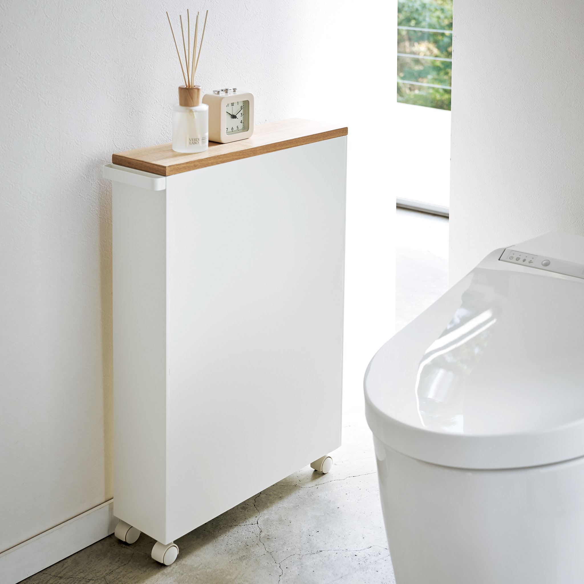 Semi-Closed Storage Cart : Discreet Storage