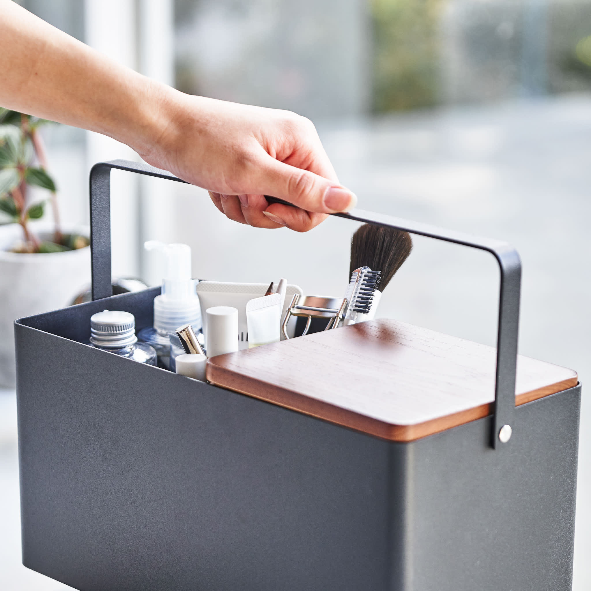 Makeup Box : Easy to Carry