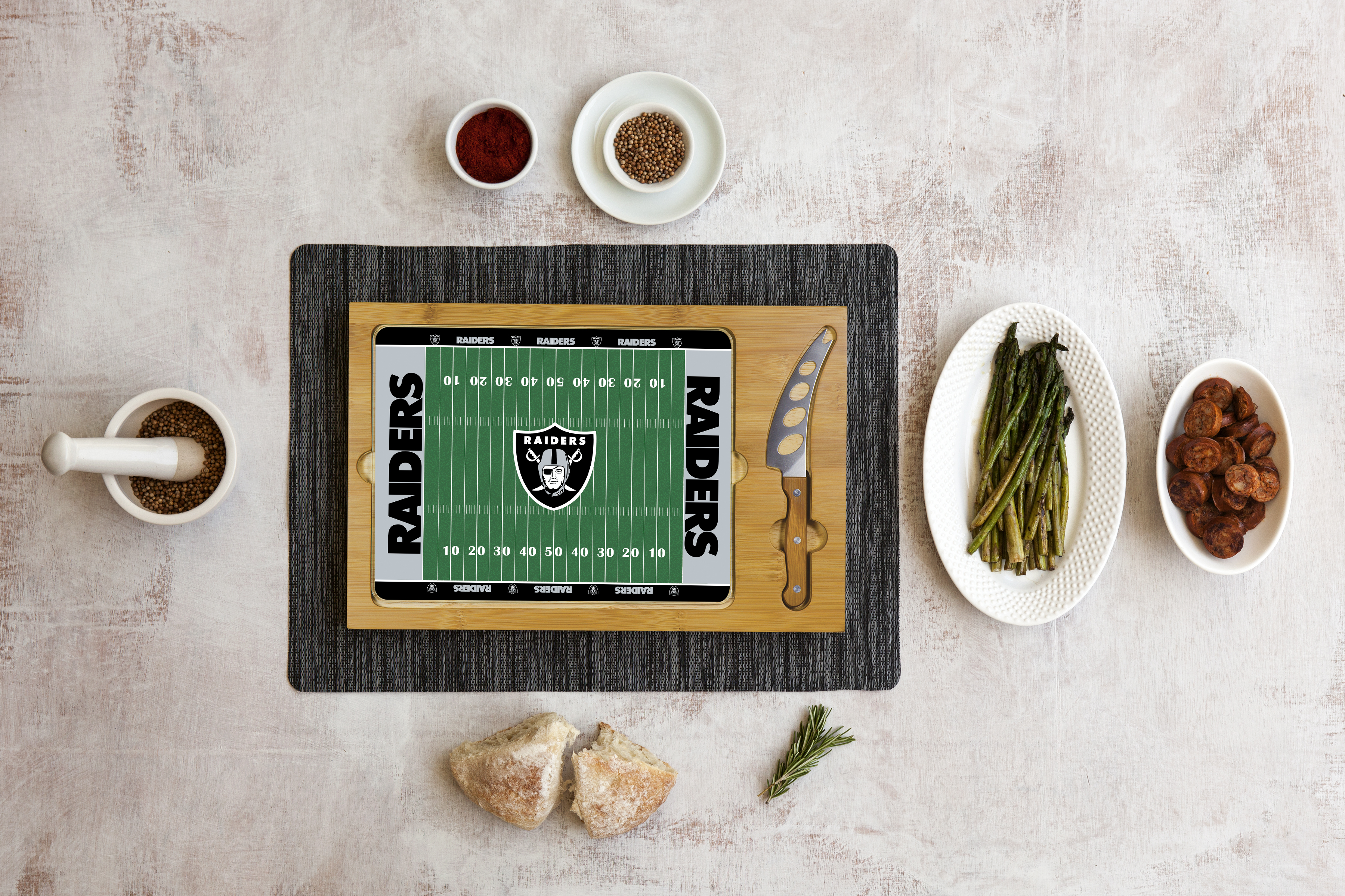 Las Vegas Raiders Football Field - Icon Glass Top Cutting Board & Knife Set