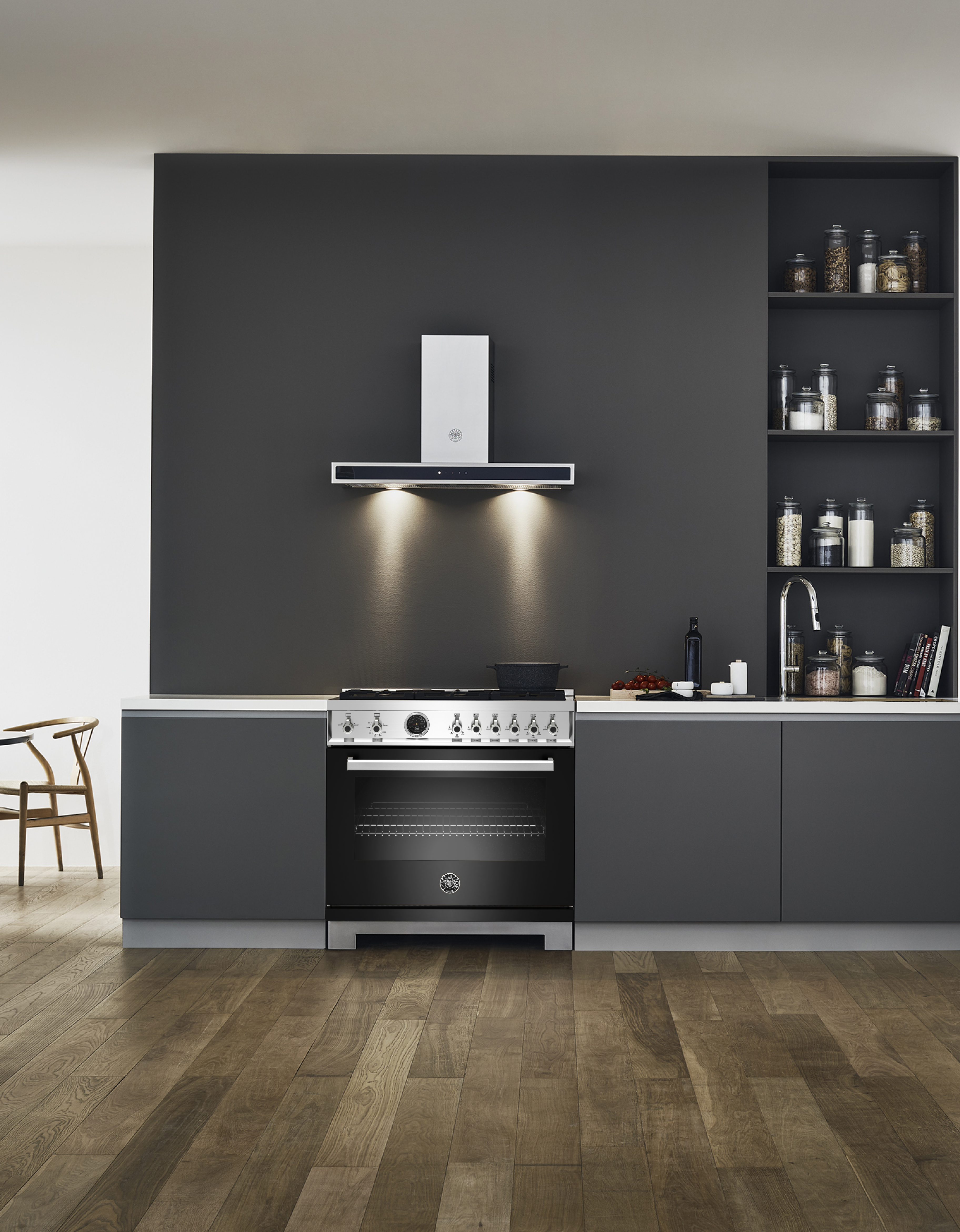 Bertazzoni 36" Professional Series range - Electric self clean oven - 6 brass burners