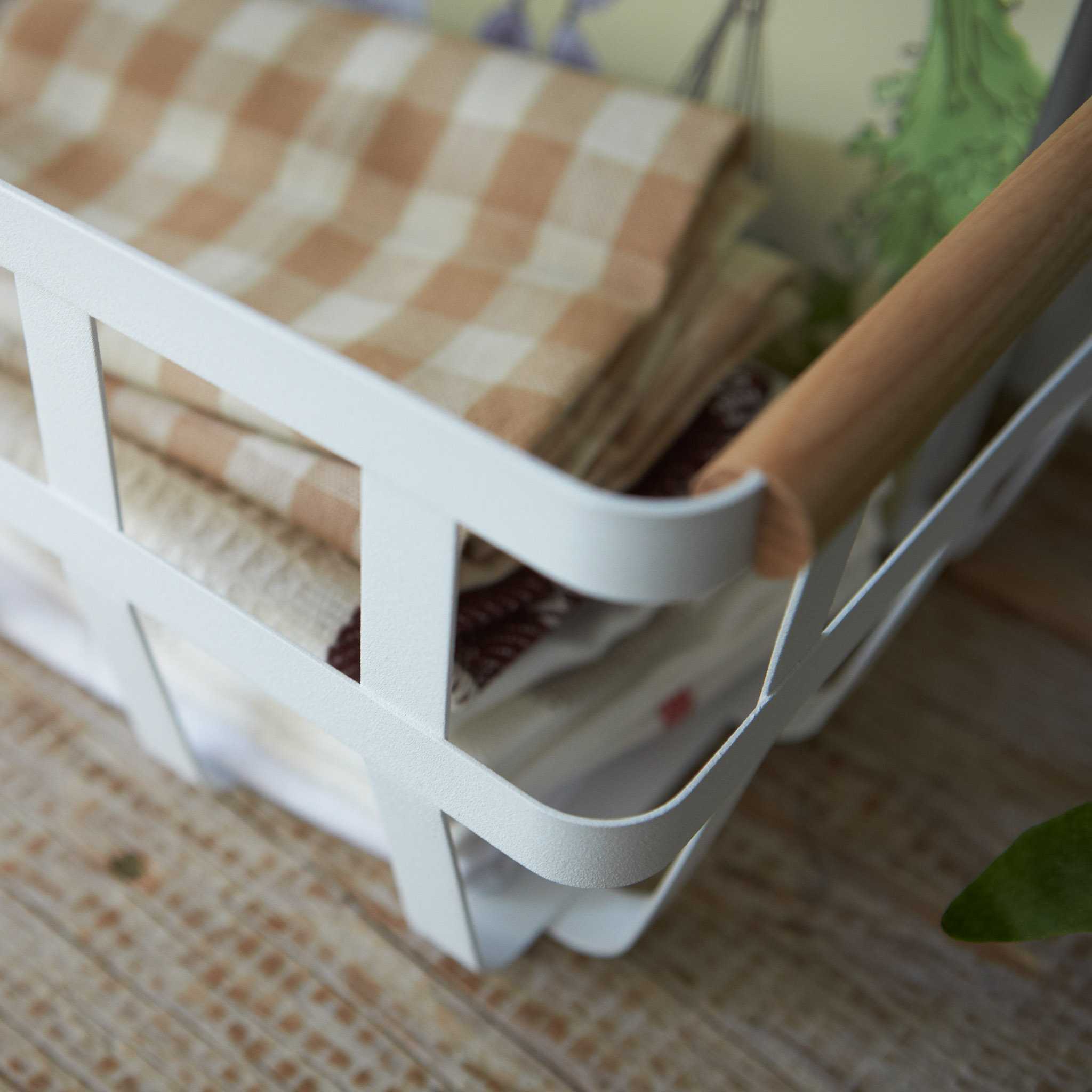 Basket L : Minimalist Design