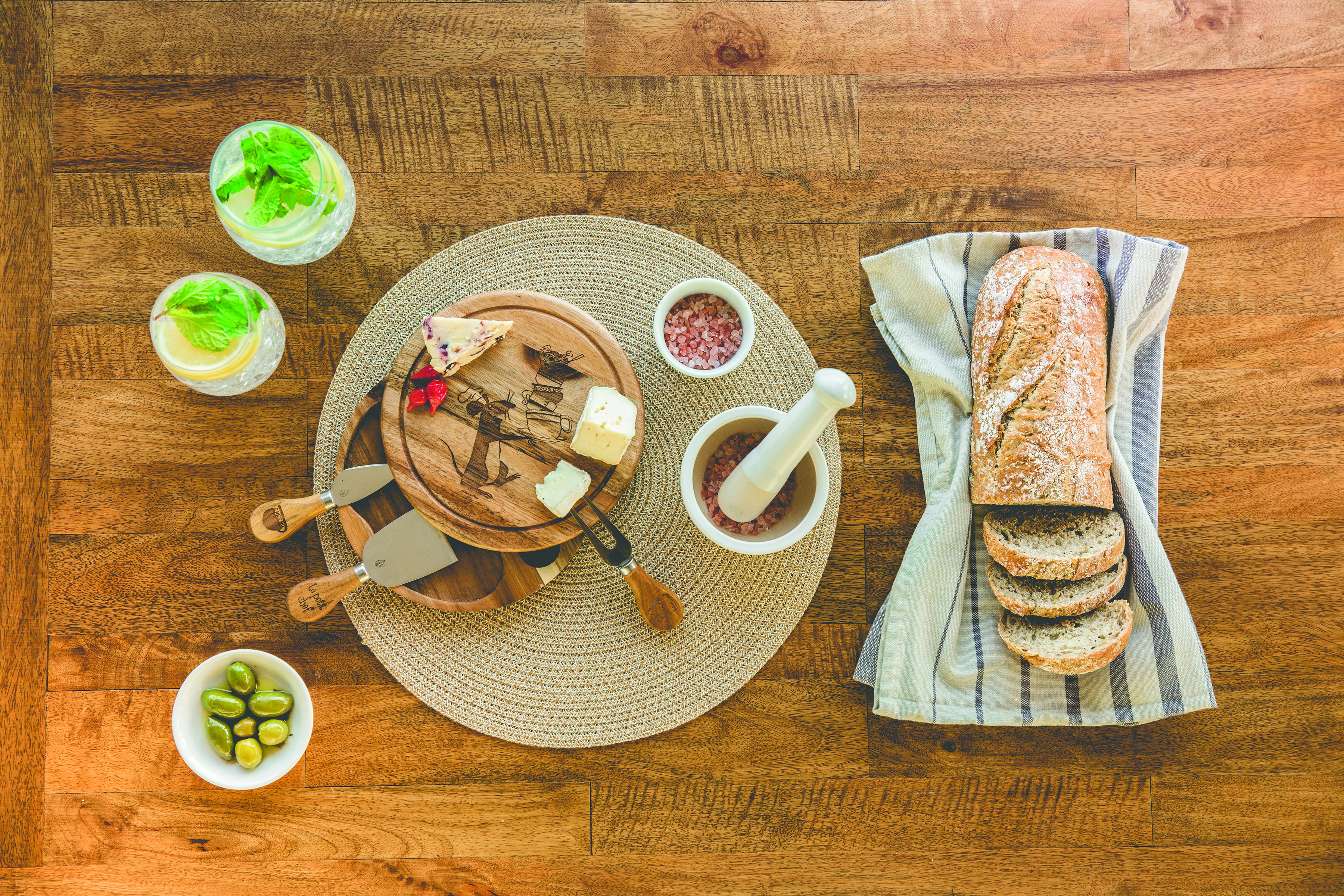 Ratatouille - Acacia Brie Cheese Cutting Board & Tools Set