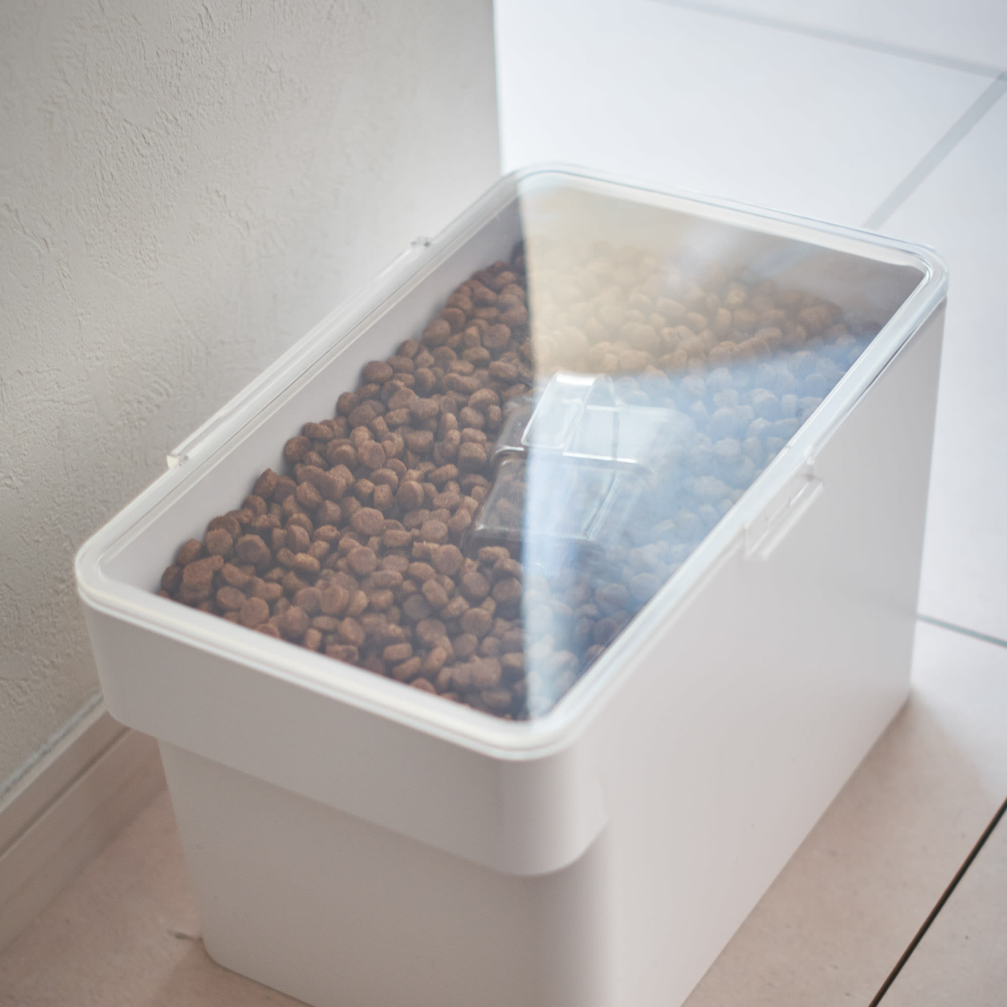Airtight Pet Food Container (3.5 kg) : Transparent Lid