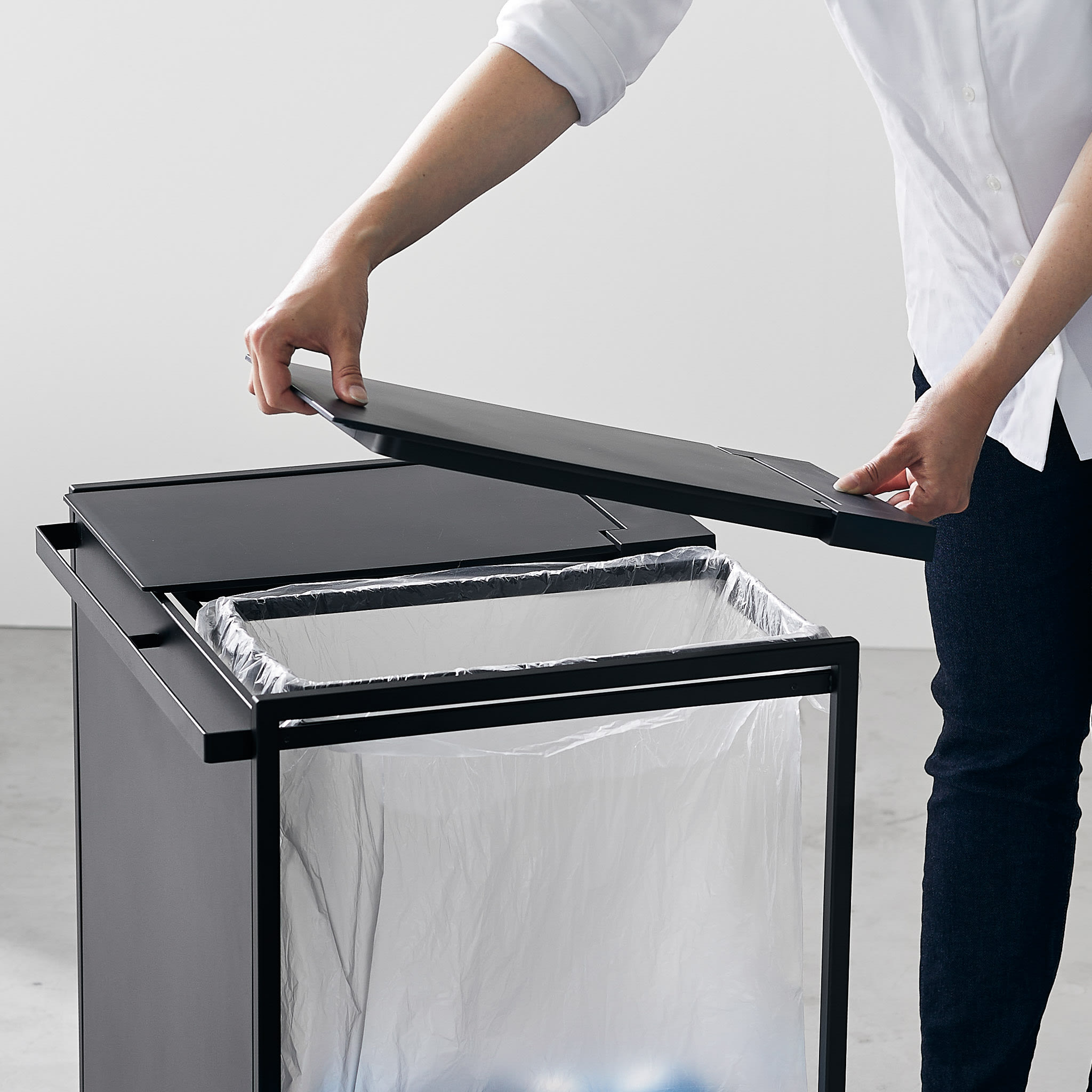 2-Compartment Trash Can with Casters : Removable Lid