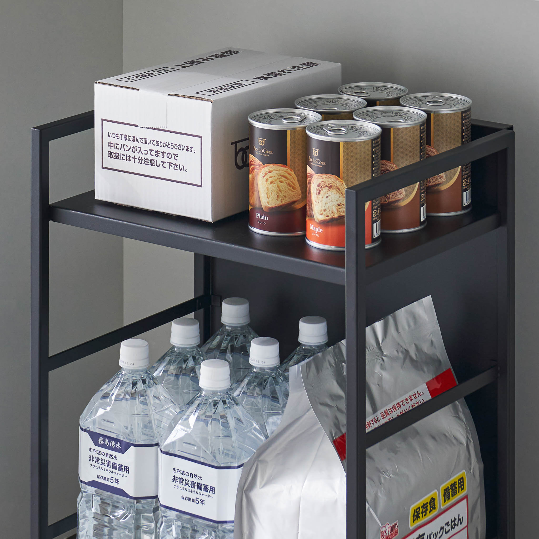 2-stufiger, halb geschlossener Aufbewahrungswagen : Praktische Haken