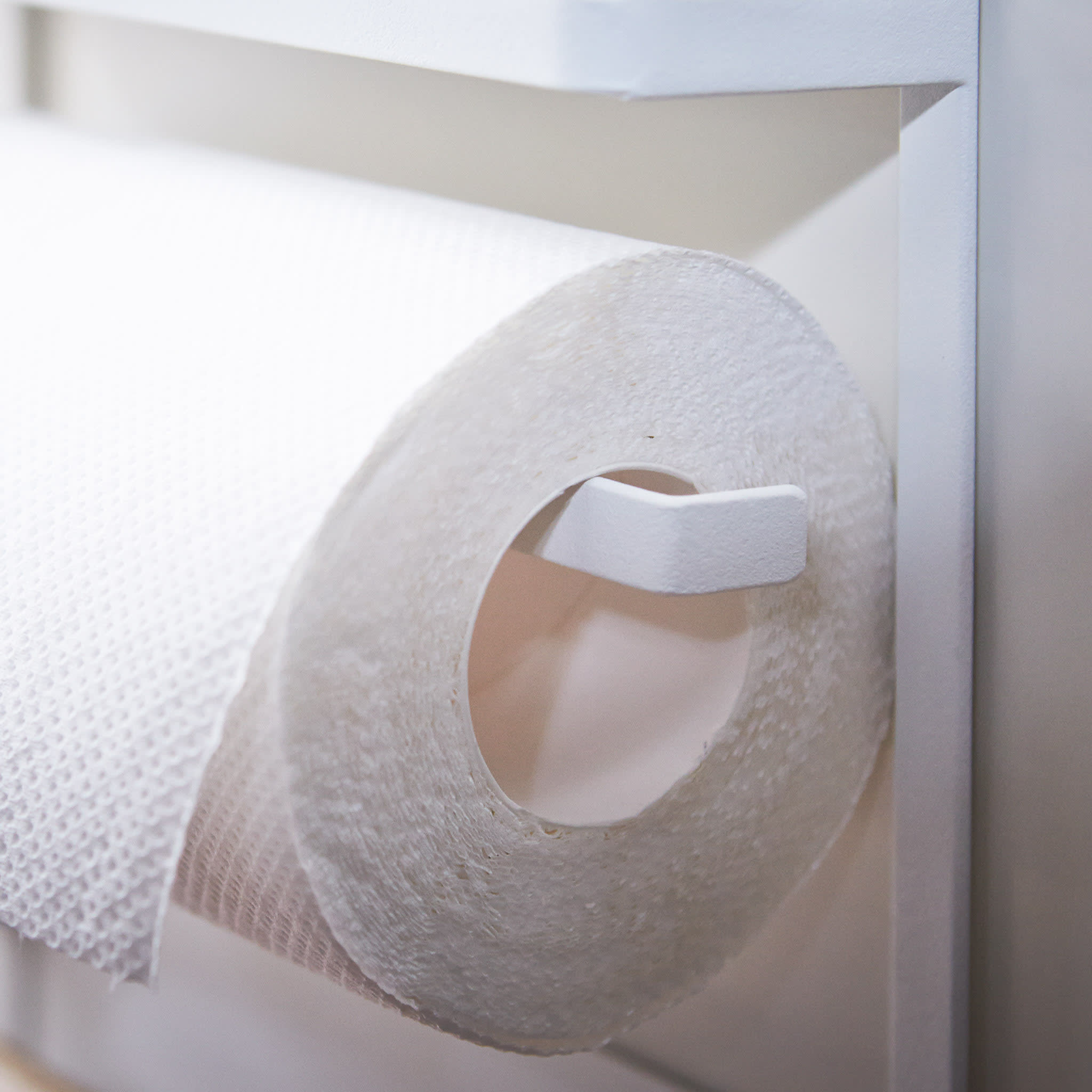 Magnetisches Seitenregal für den Kühlschrank : Mit diesem Gewürzregal kann das Kochen beginnen.