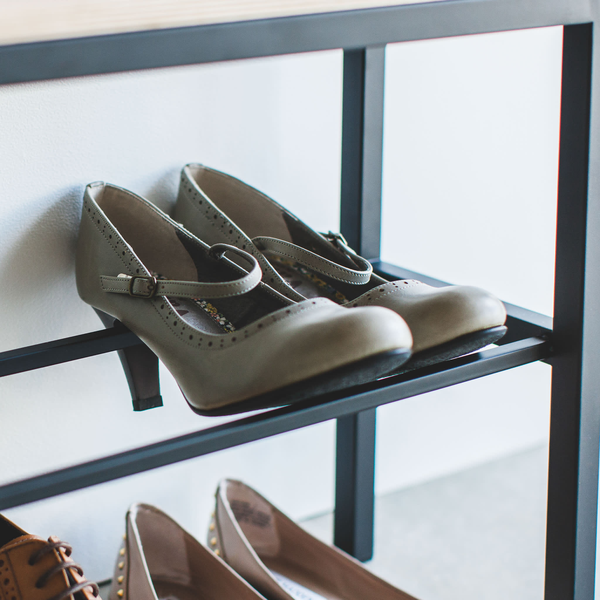 Wood-Top Shoe Rack : Efficient Storage