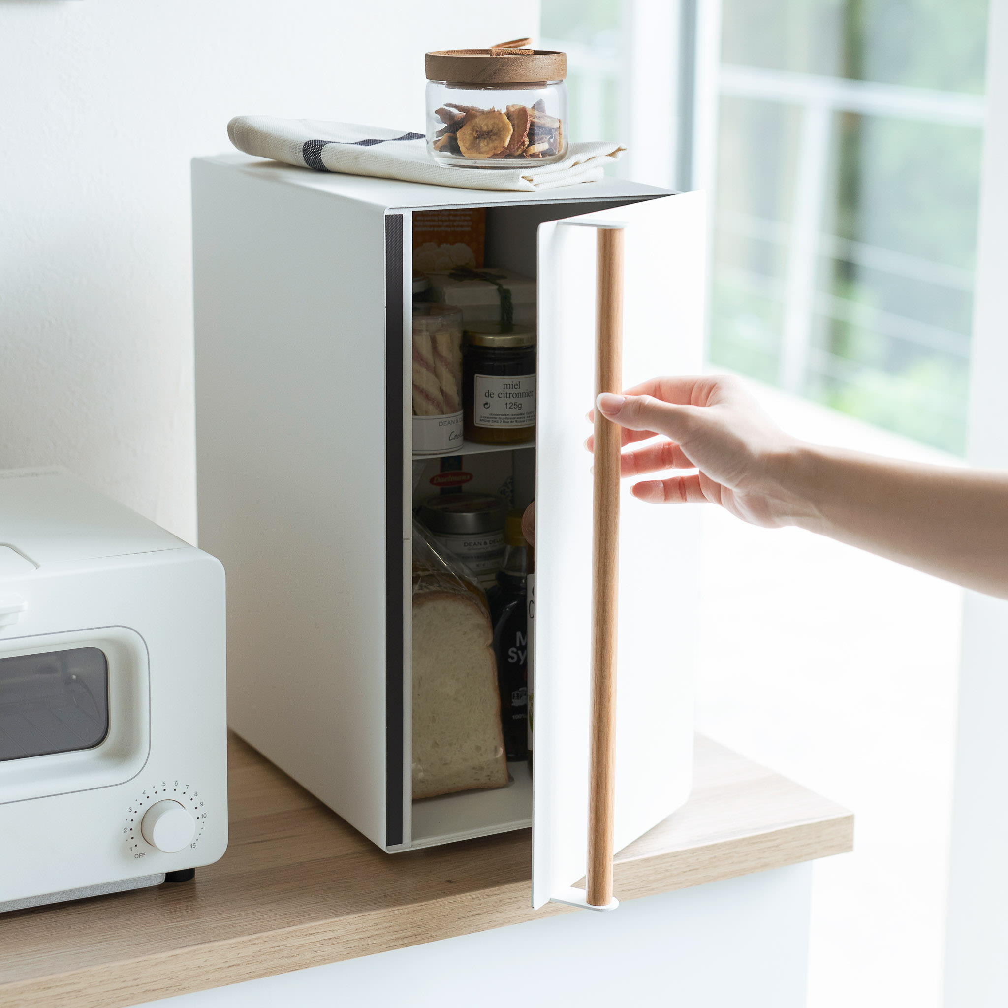 Großer Brotkasten : Auf einer anderen Ebene