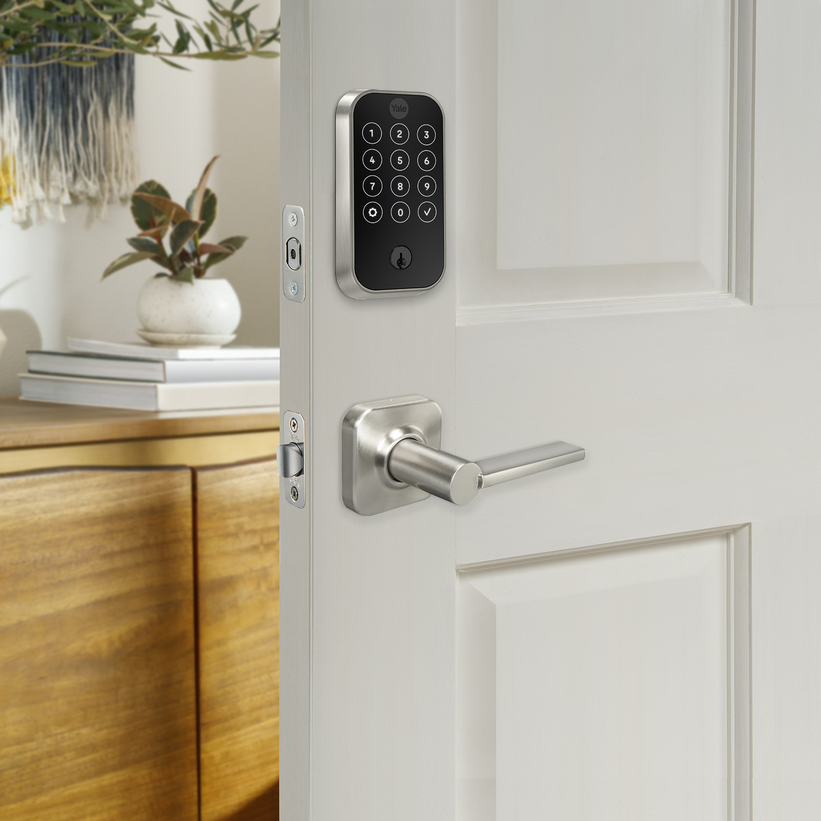 Yale Assure Lock 2 Touschreen with Wi-Fi and Norwood Lever_3