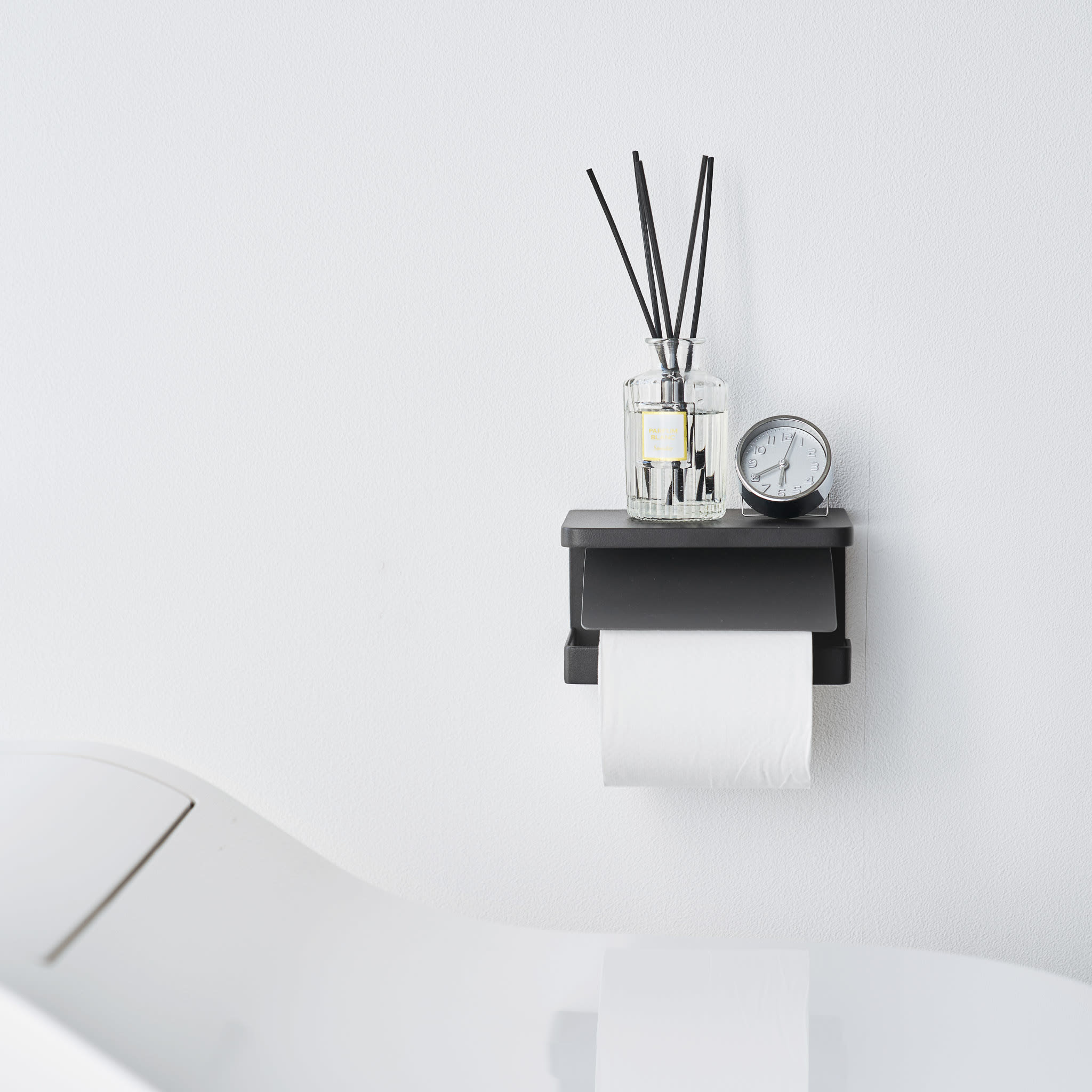 Wall-Mounted Toilet Paper Holder : Modern Steel Design