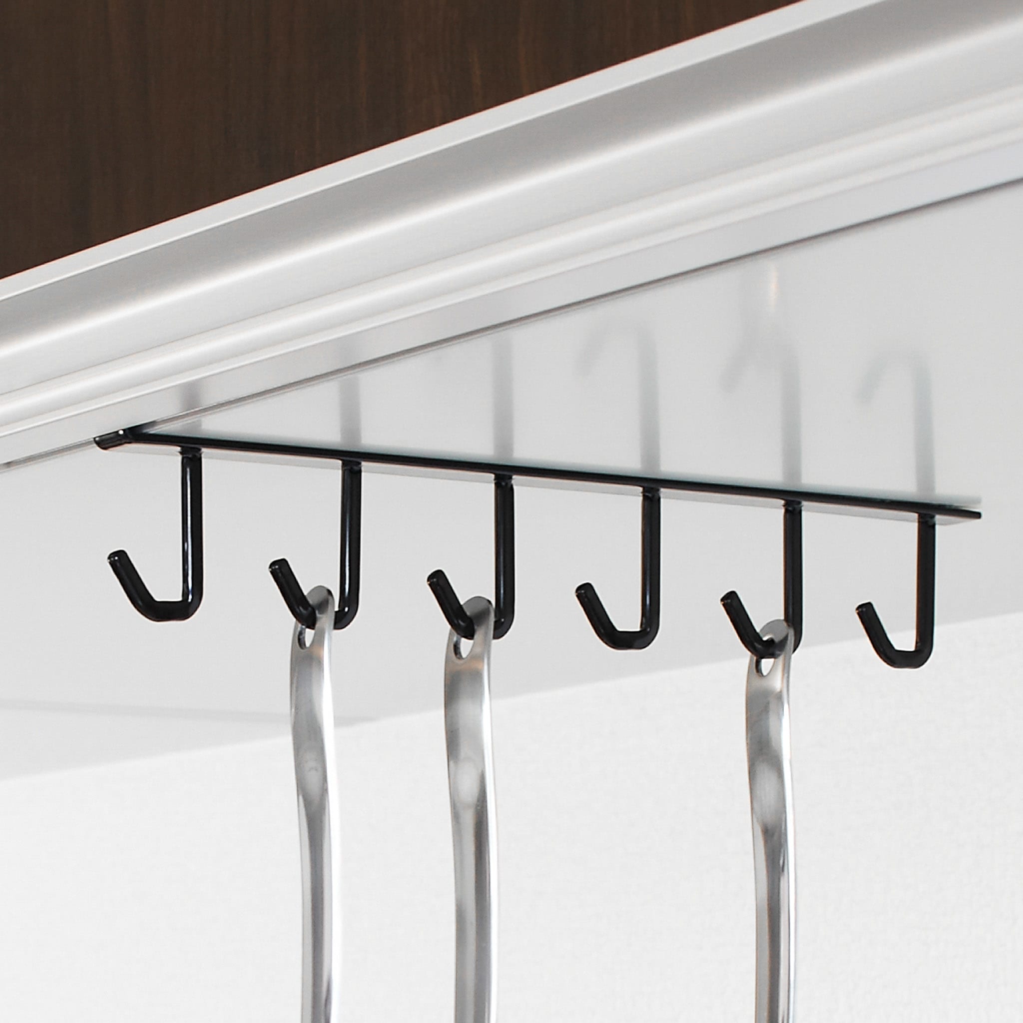 Under-Shelf Tool Hooks : Plenty of Hanging Space