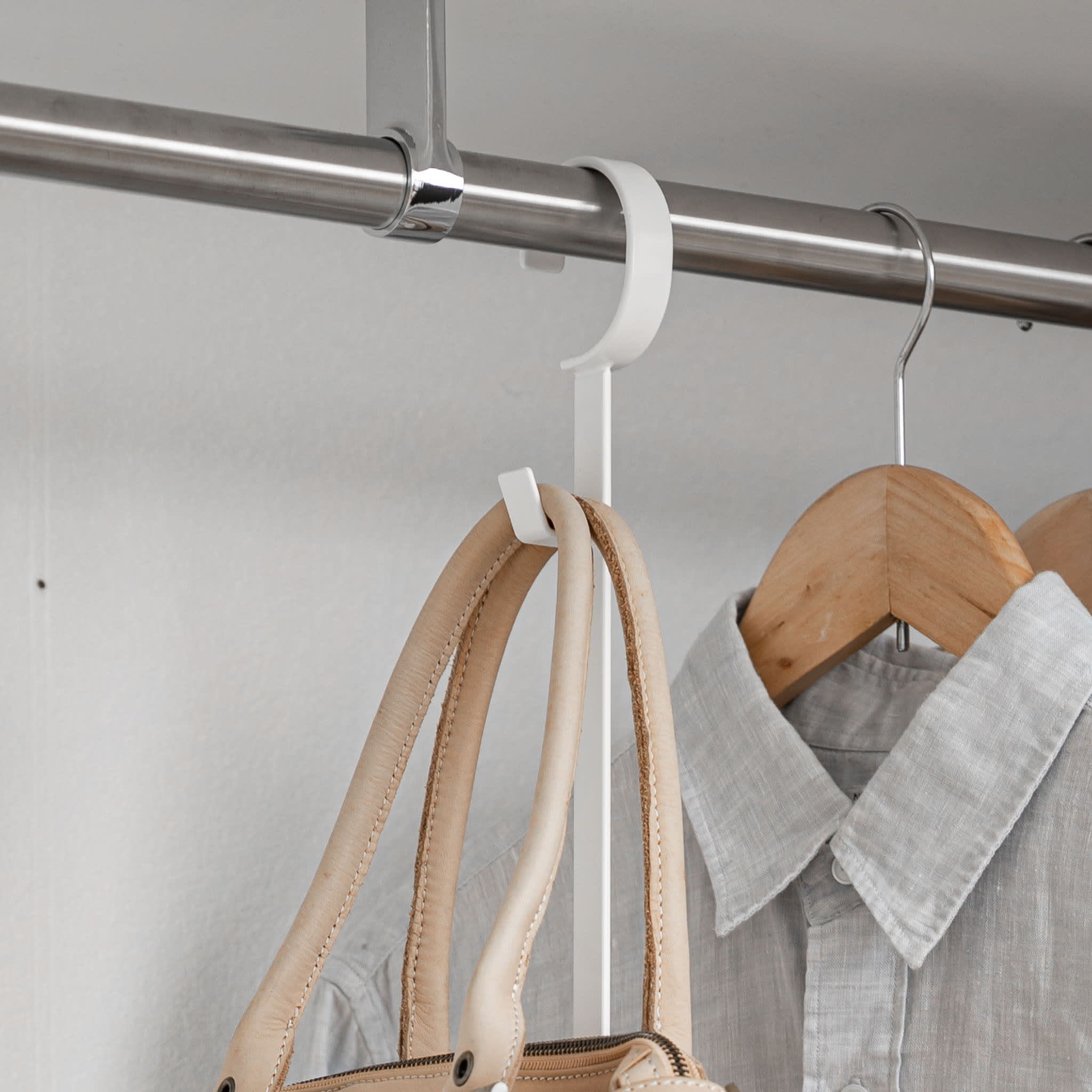 2-stufiger ausziehbarer Kleiderständer : Praktische Seitenhaken