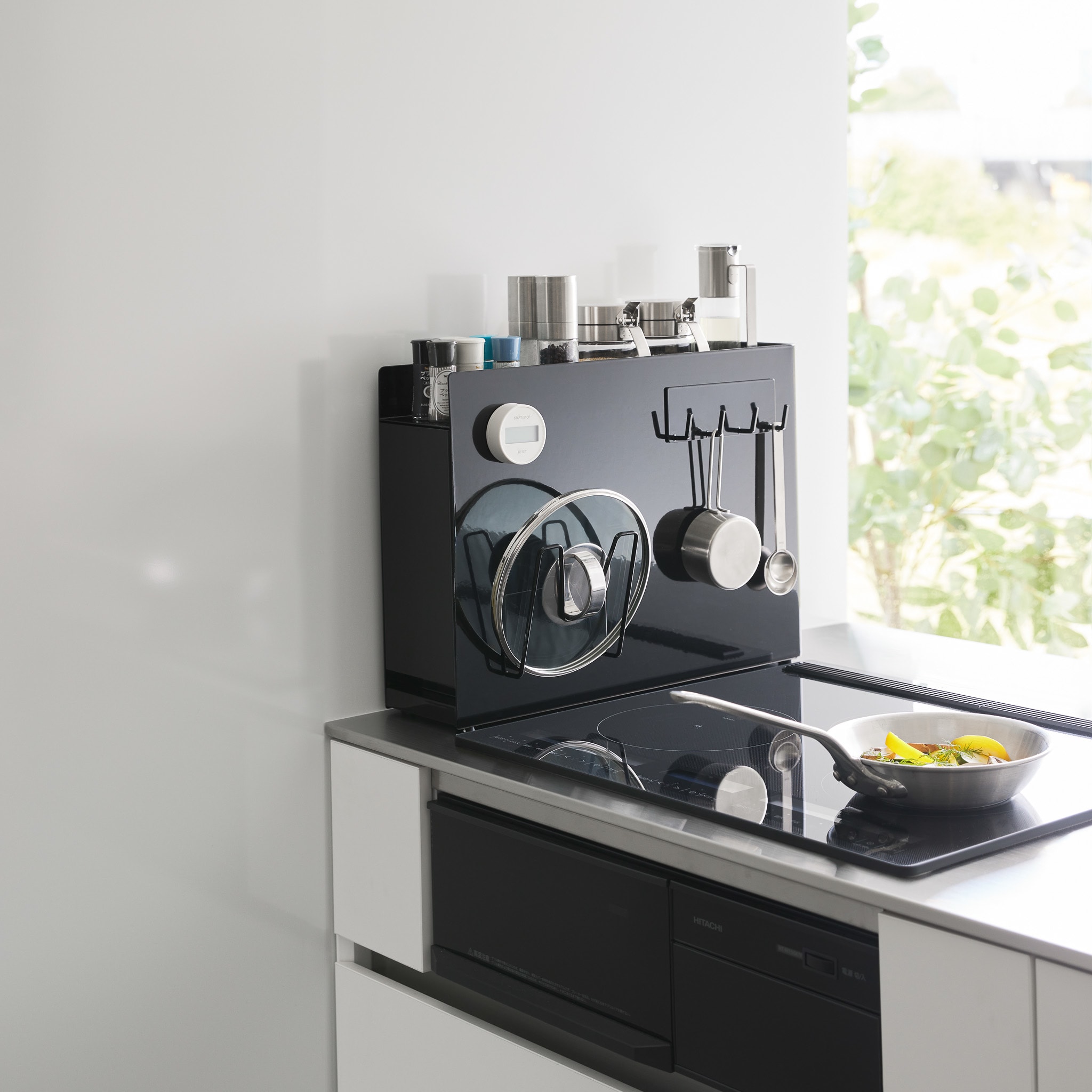 Sliding Seasoning Rack : Magnetic Surface