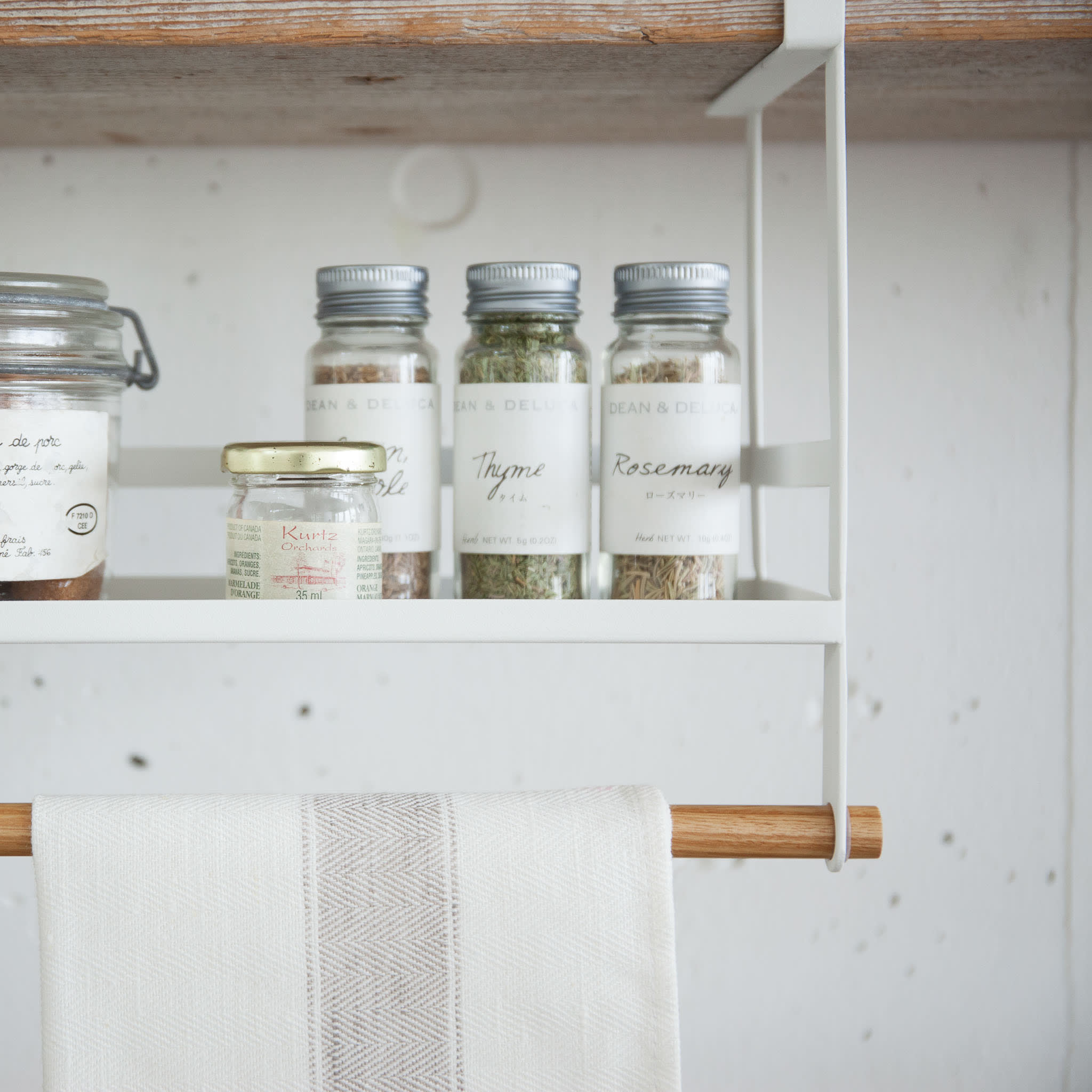 Under-Shelf Seasoning Rack : Space-Saving Storage Solution