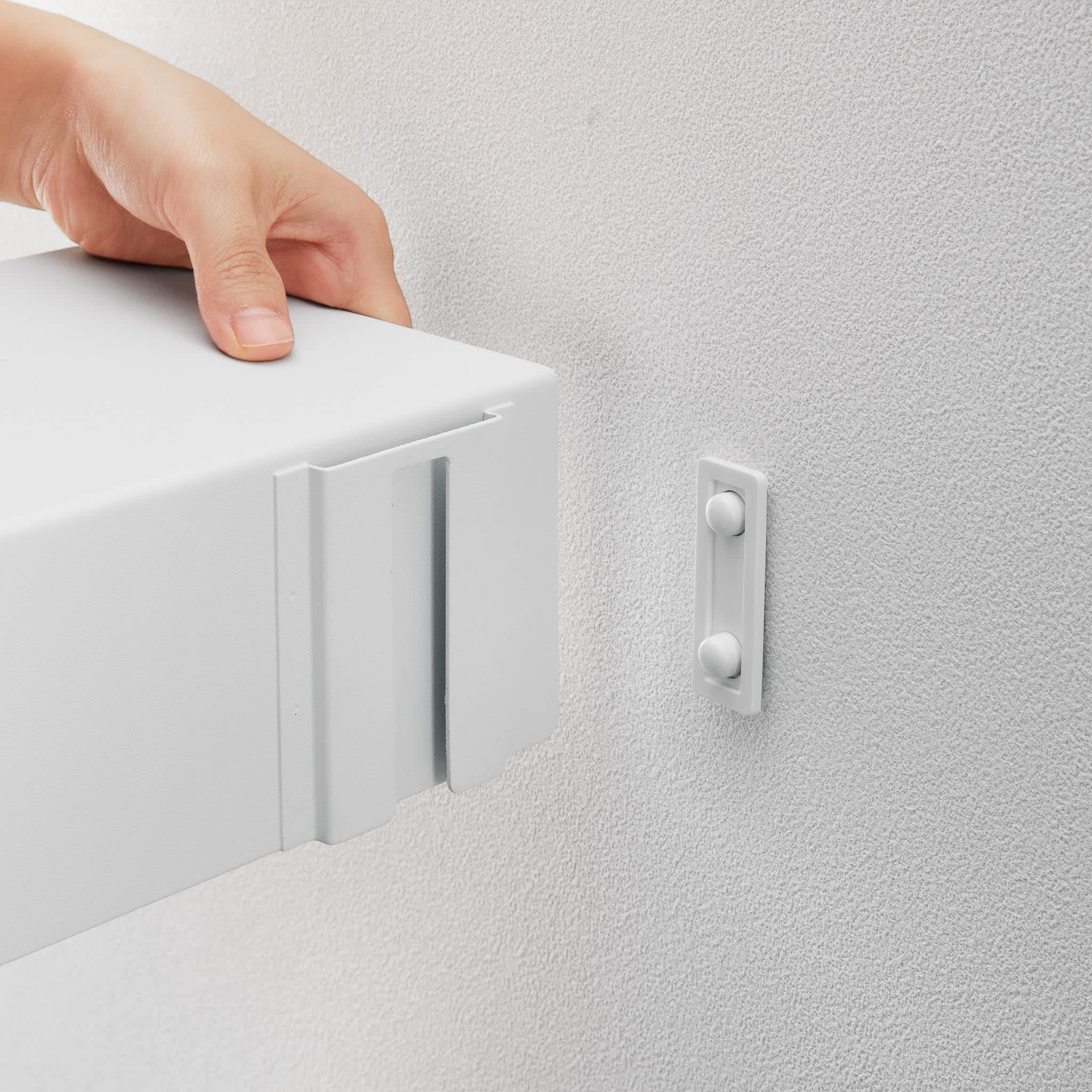 Wandregal mit Magnettafel (50 cm) : Befestigung mit Gipskartonstiften oder Holzschrauben