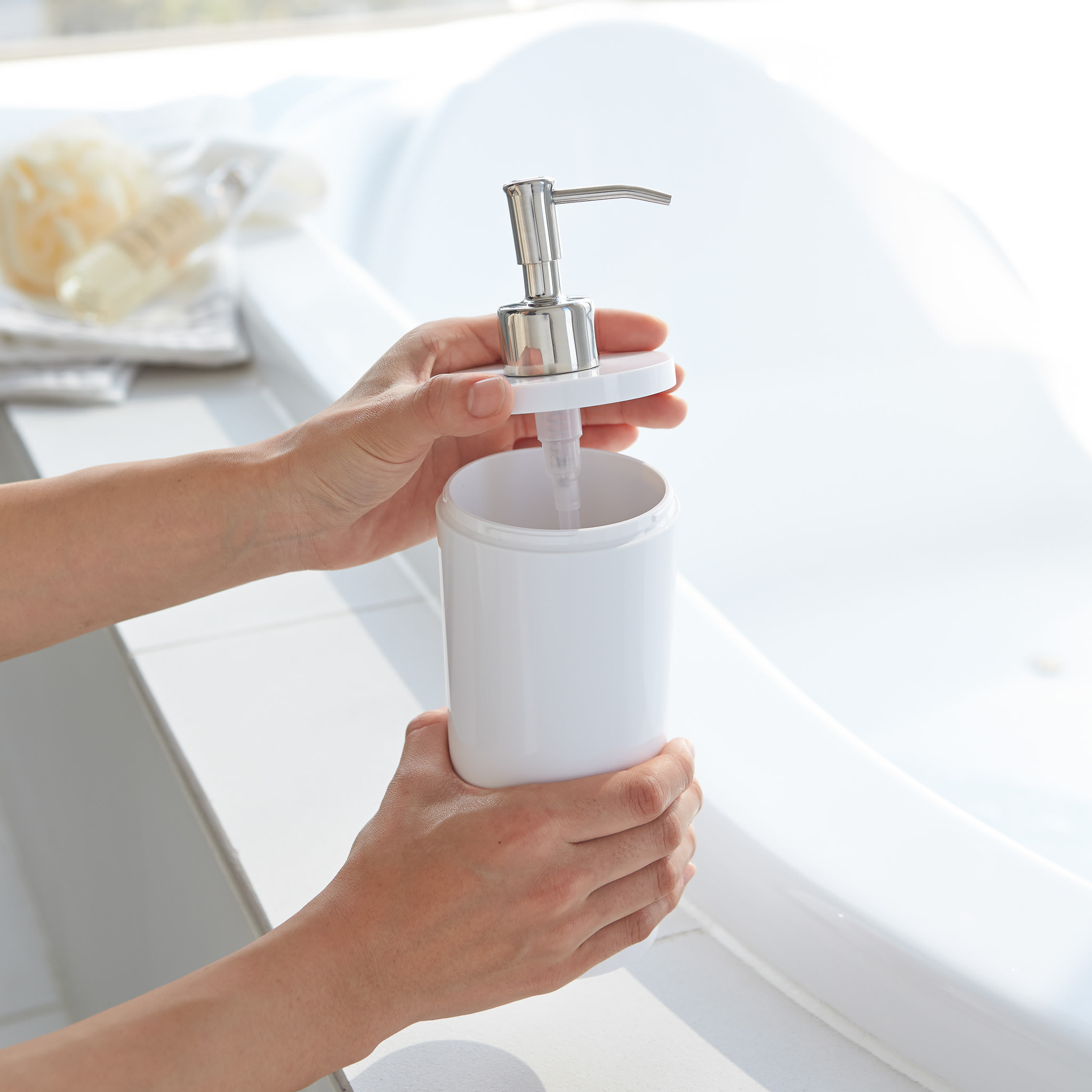 Dispenser Round : Easy Refilling