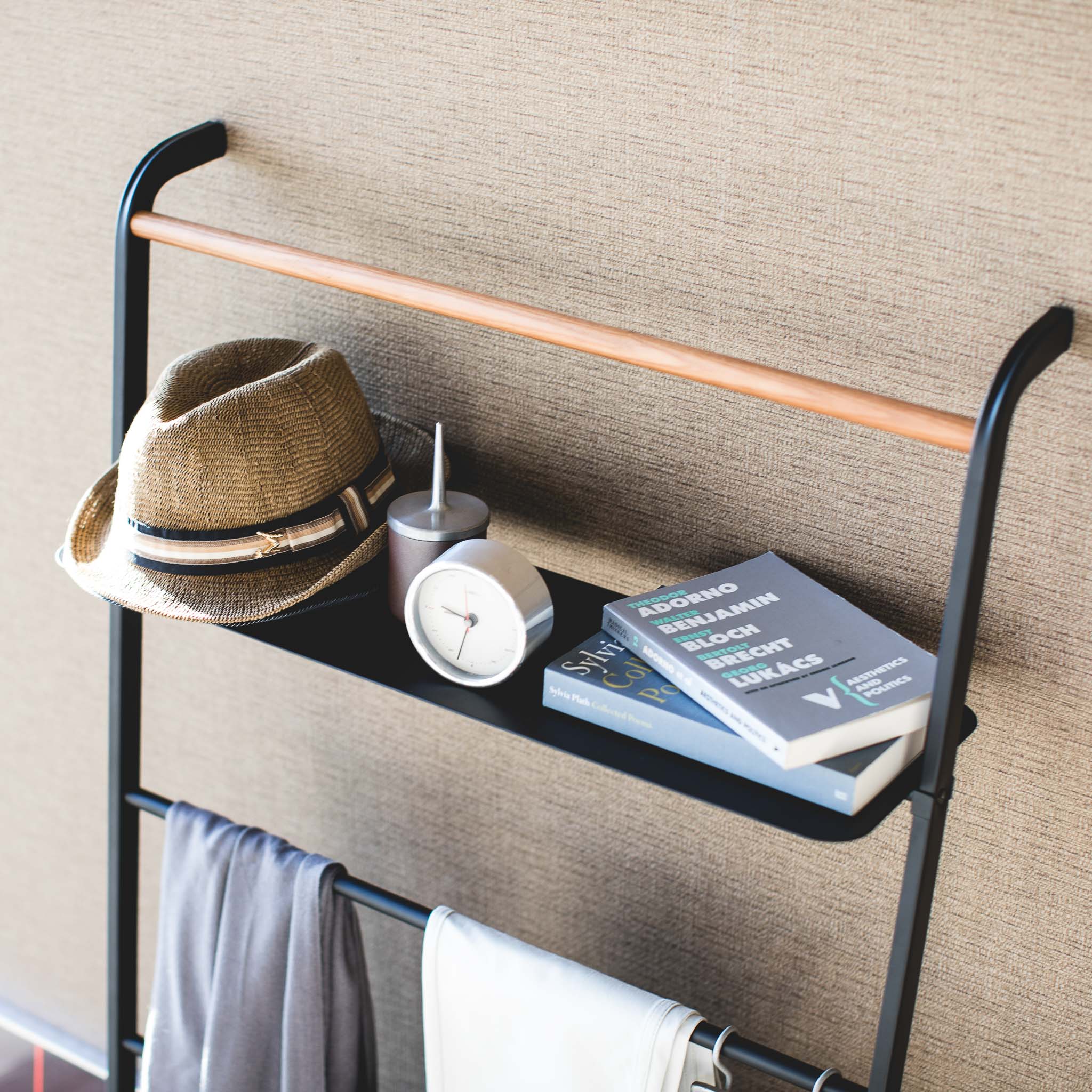 Leaning Ladder with Shelf : Adjustable Shelf