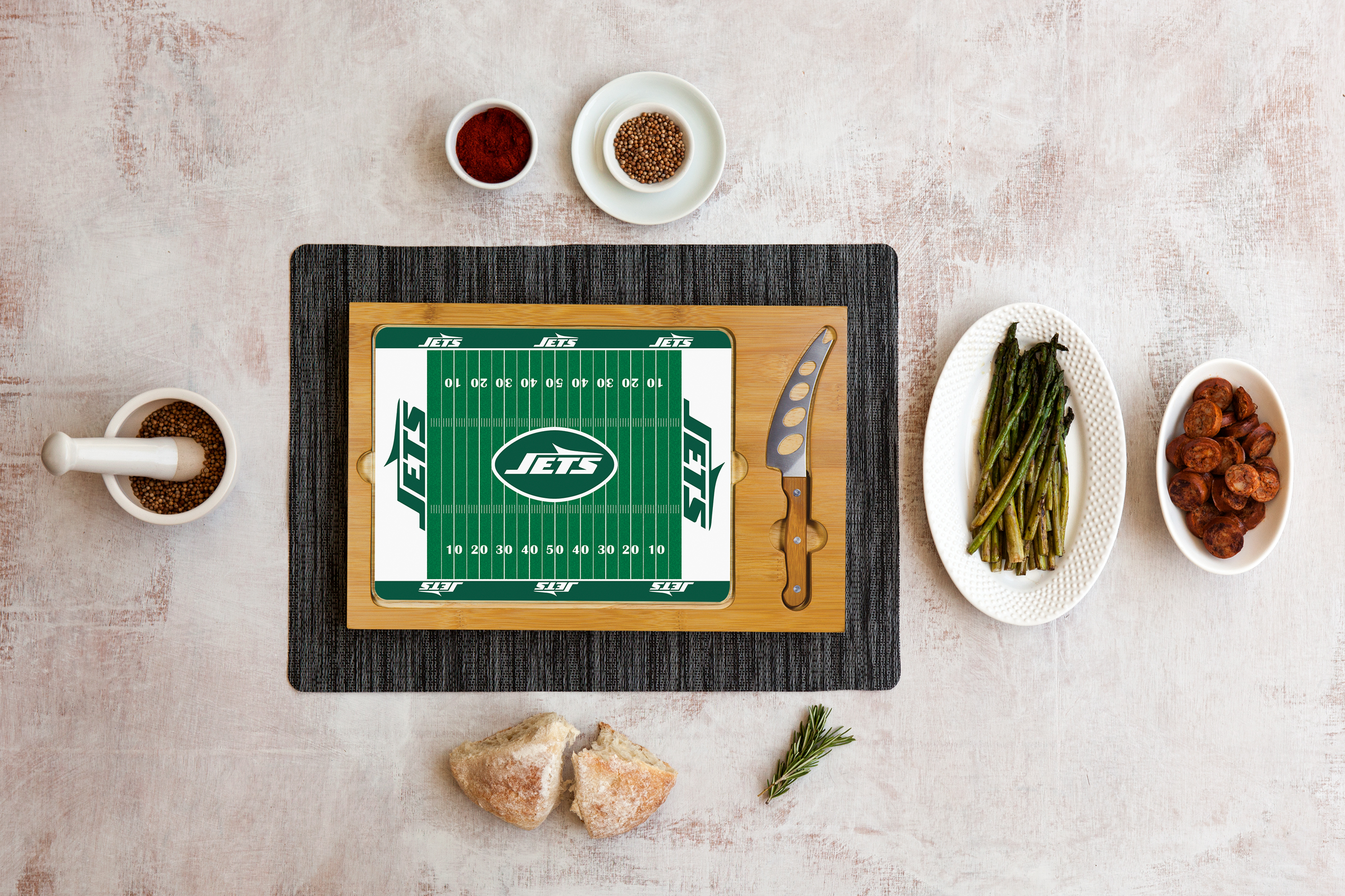 New York Jets Football Field - Icon Glass Top Cutting Board & Knife Set