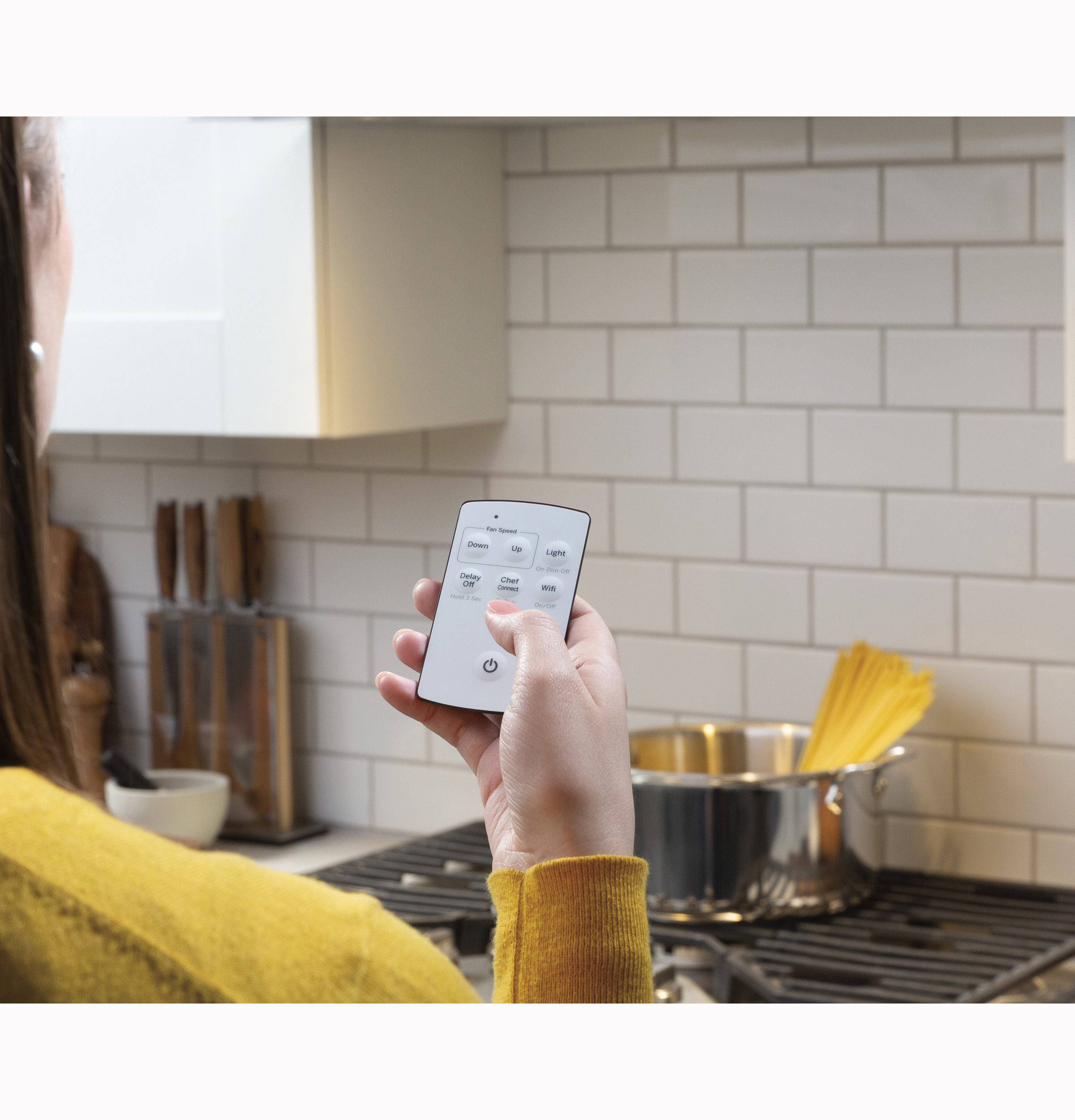 36" Chimney Hood — 350 CFM — Halogen Lighting — Convertible — Not Connectable view 4