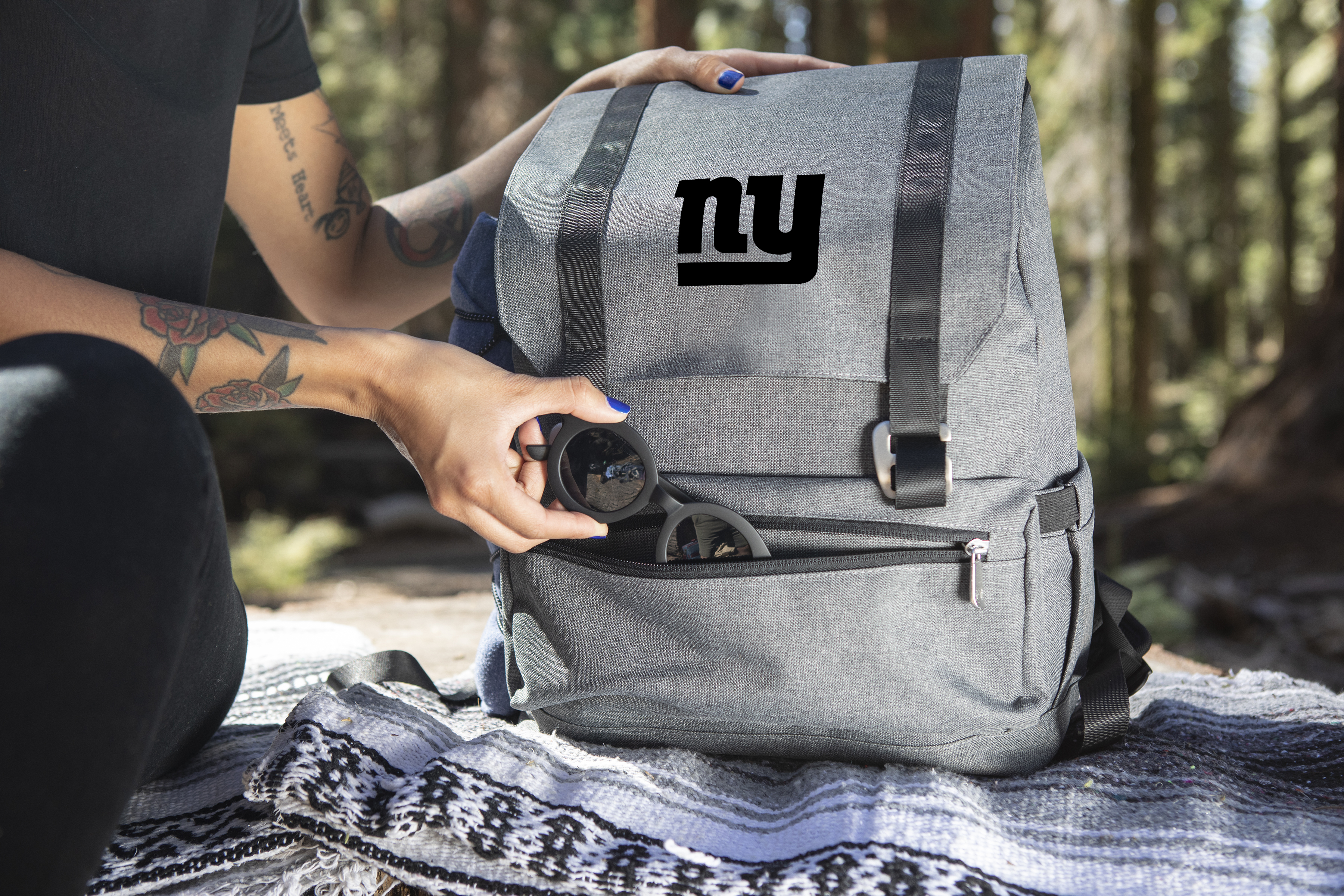 New York Giants - On The Go Traverse Backpack Cooler