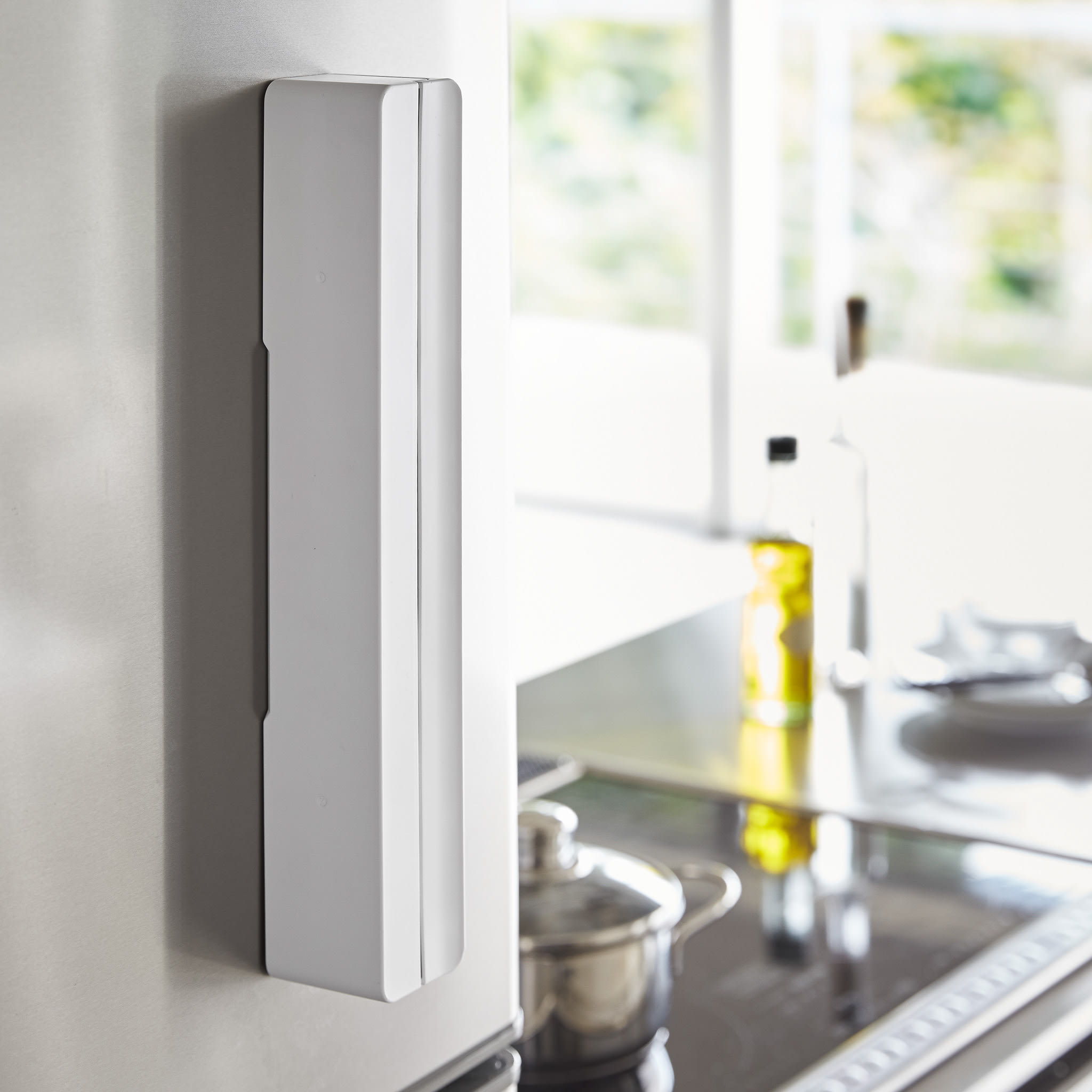 Magnetic Wrap Case : Magnetic Attachment