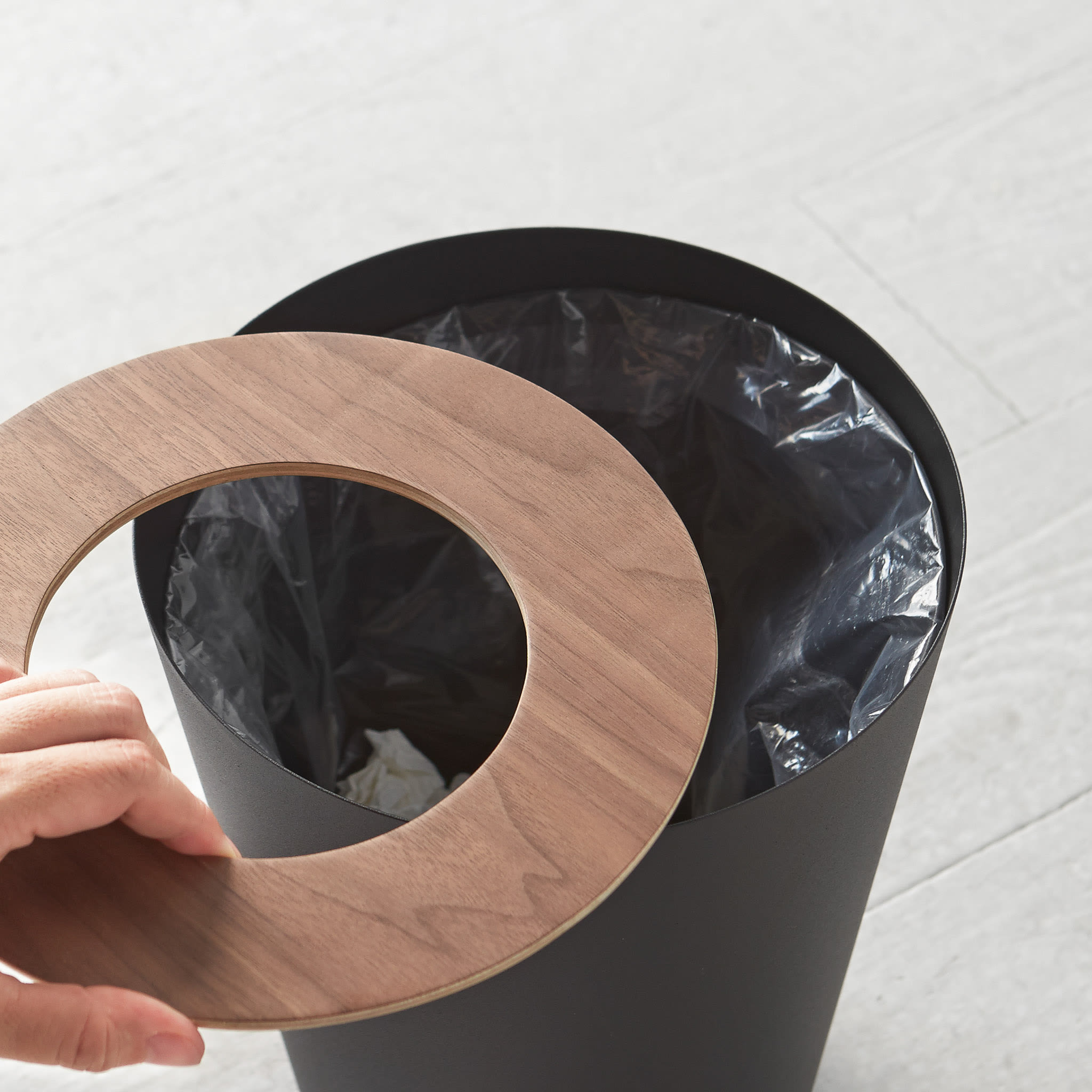 Trash Can Round : Clean Look