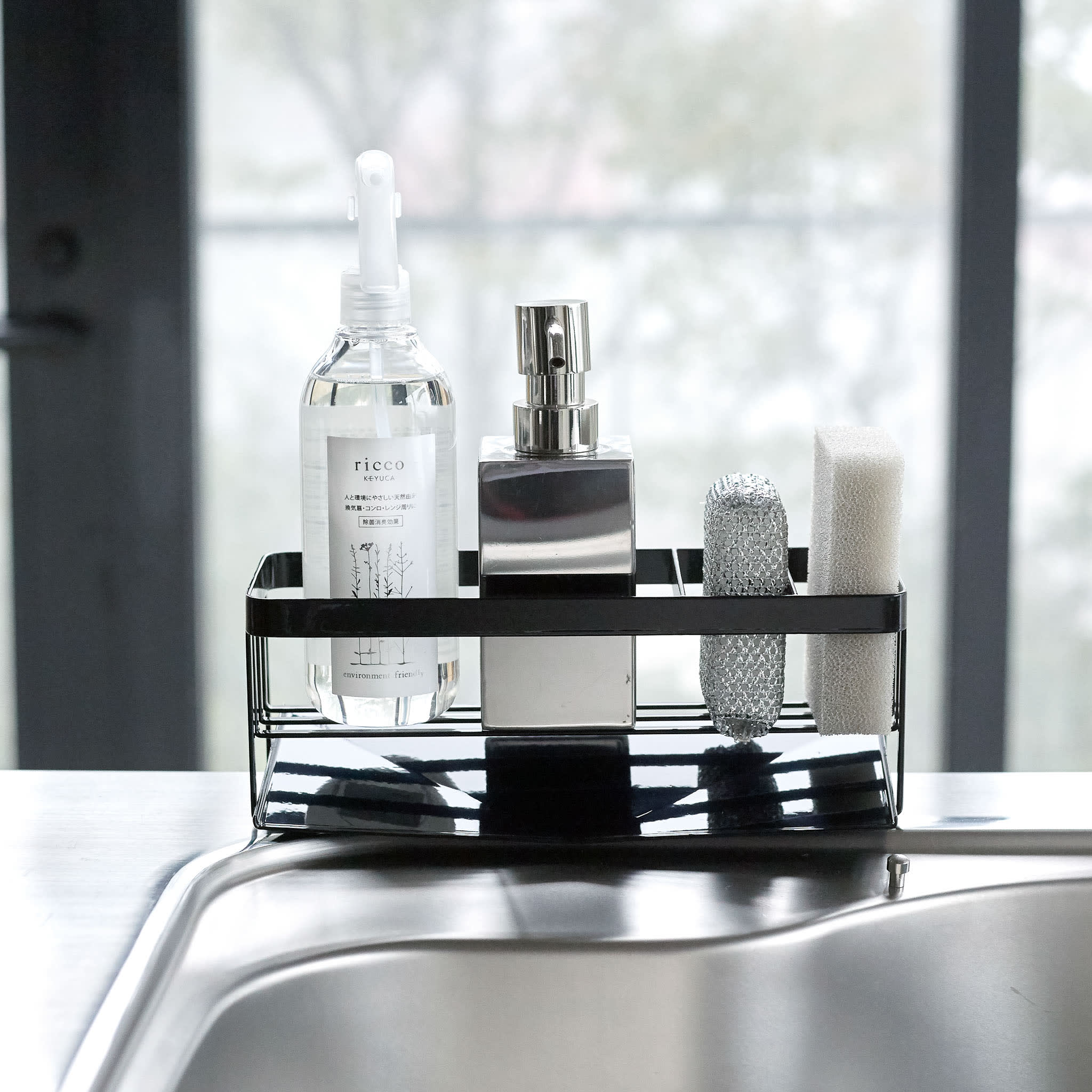 Sponge & Bottle Holder with Drainer : Generous Storage Space