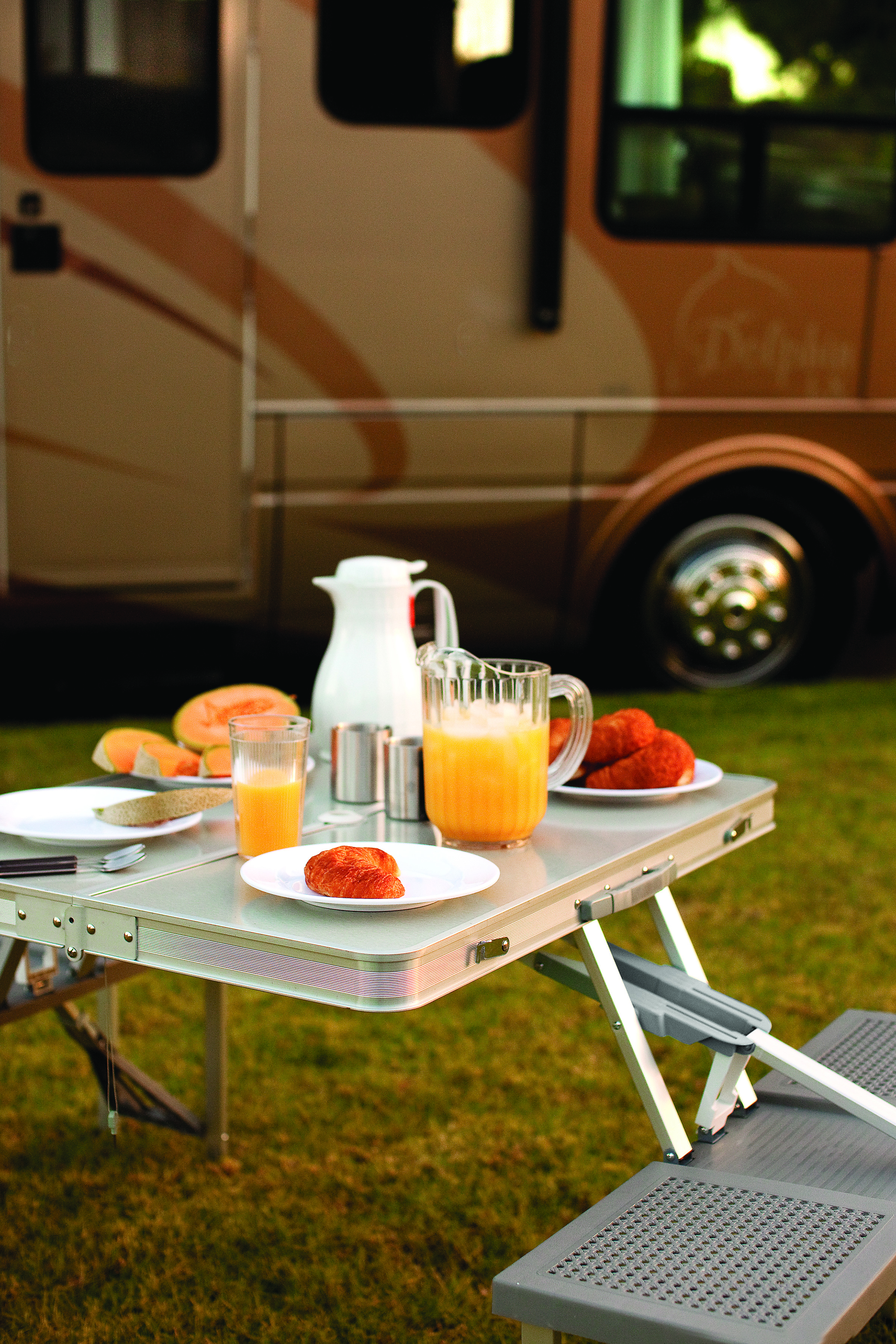 Aluminum Portable Picnic Table with Seats