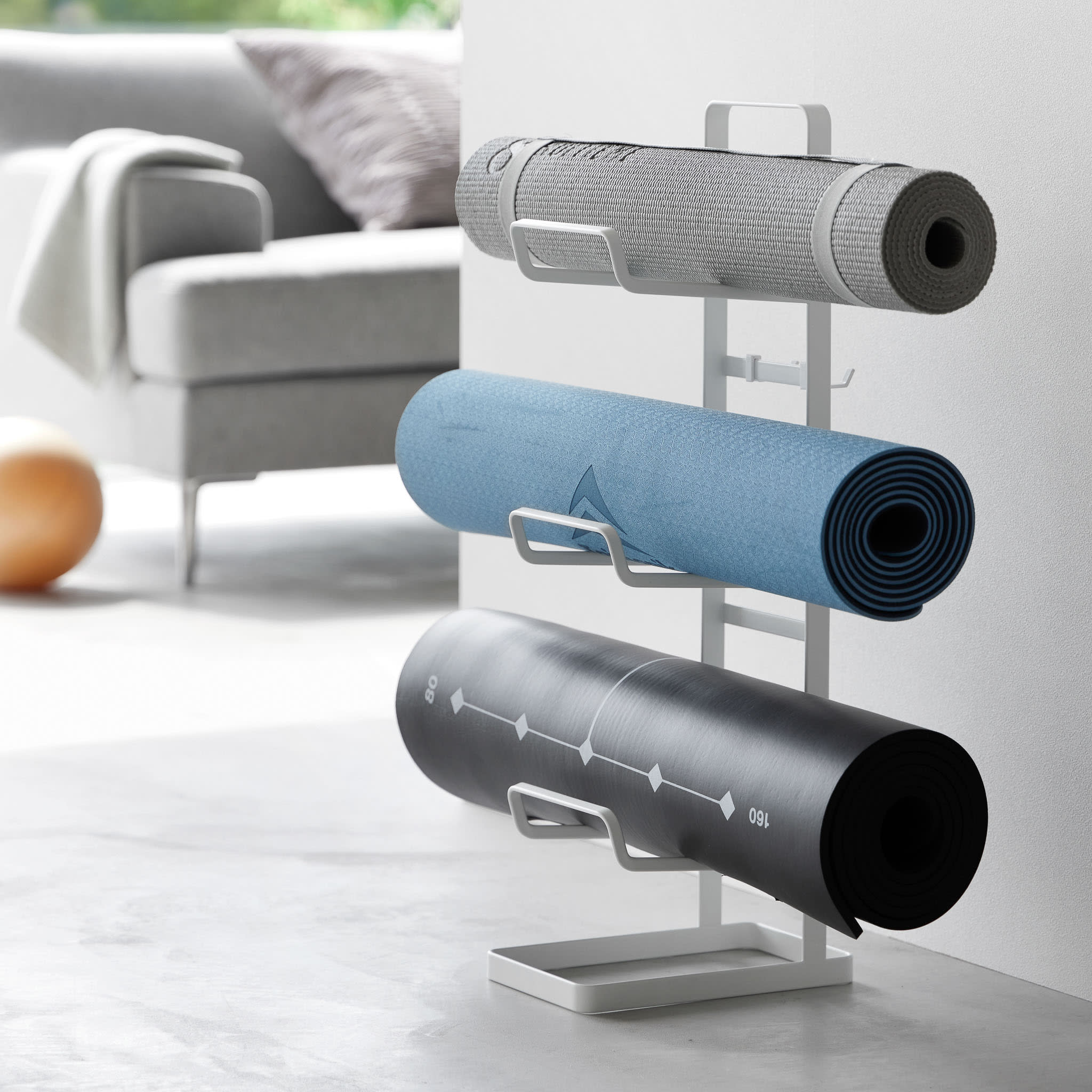Fitnessgeräte-Regal : Einfach zu verwendende Aufbewahrungsmöglichkeit für Yogamatten verschiedener Größen und Stärken