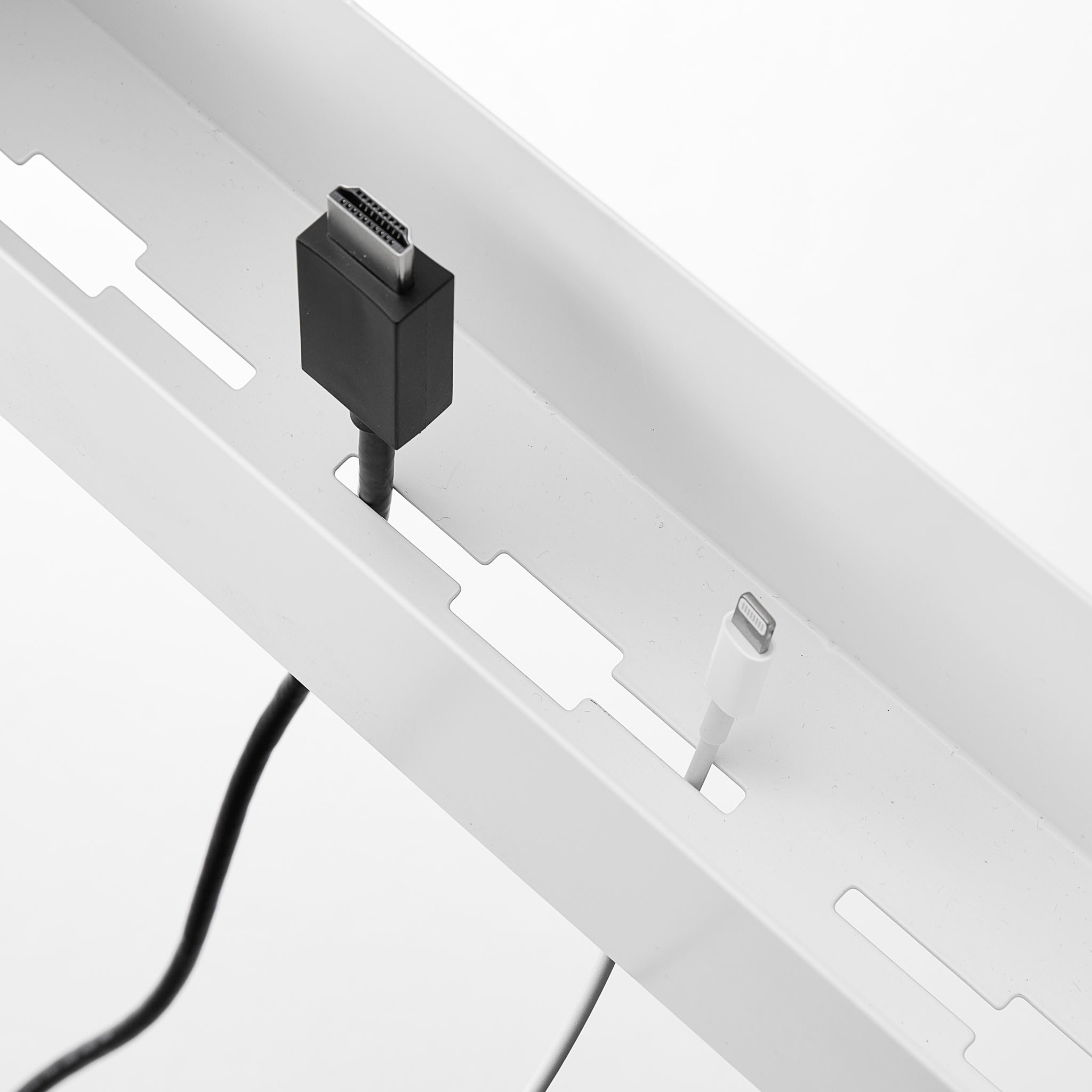 Slim Tableside Basket : Bequeme Kabelöffnung