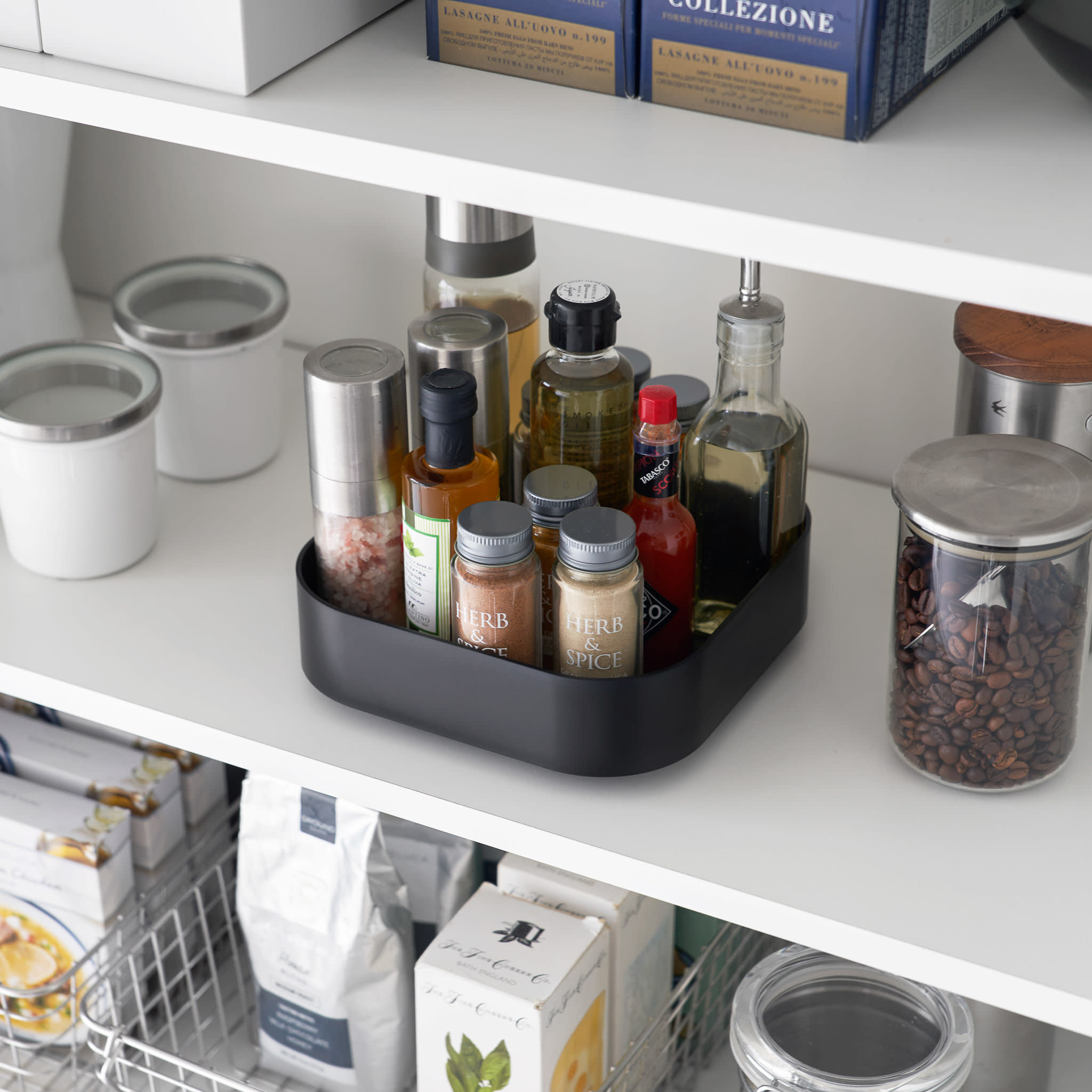 Rotating Storage Tray : Efficient Space Utilization