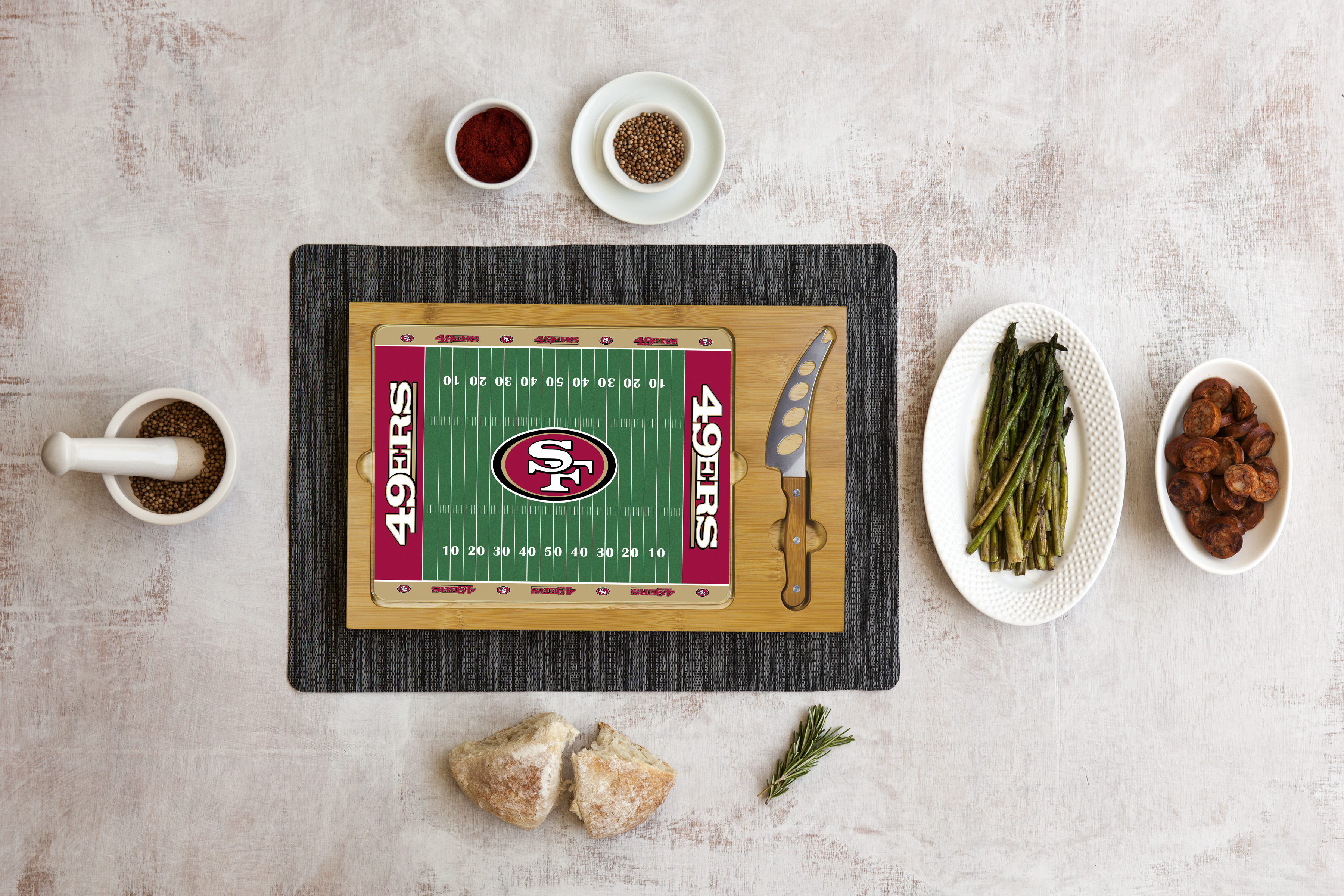 San Francisco 49ers Football Field - Icon Glass Top Cutting Board & Knife Set