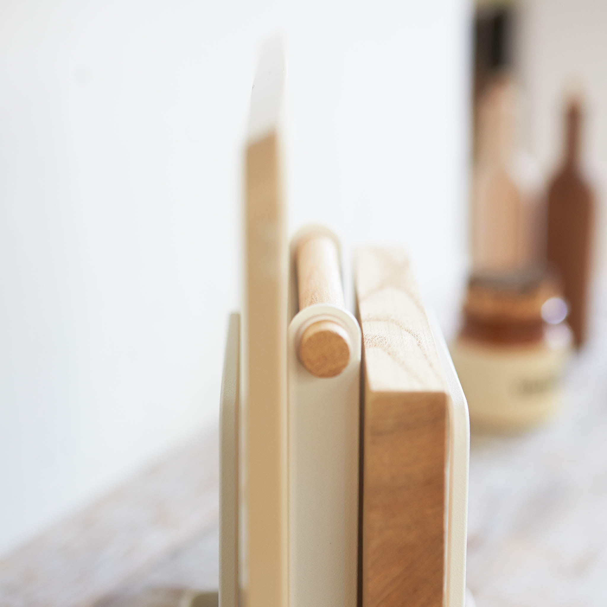 Cutting Board Stand : Two Differently Wide Compartments