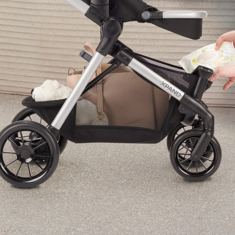 Pivot Xpand™ Modular Stroller (Stallion) Lifestyle Photo Pivot Xpand™ Modular Stroller (Stallion) Lifestyle Photo
