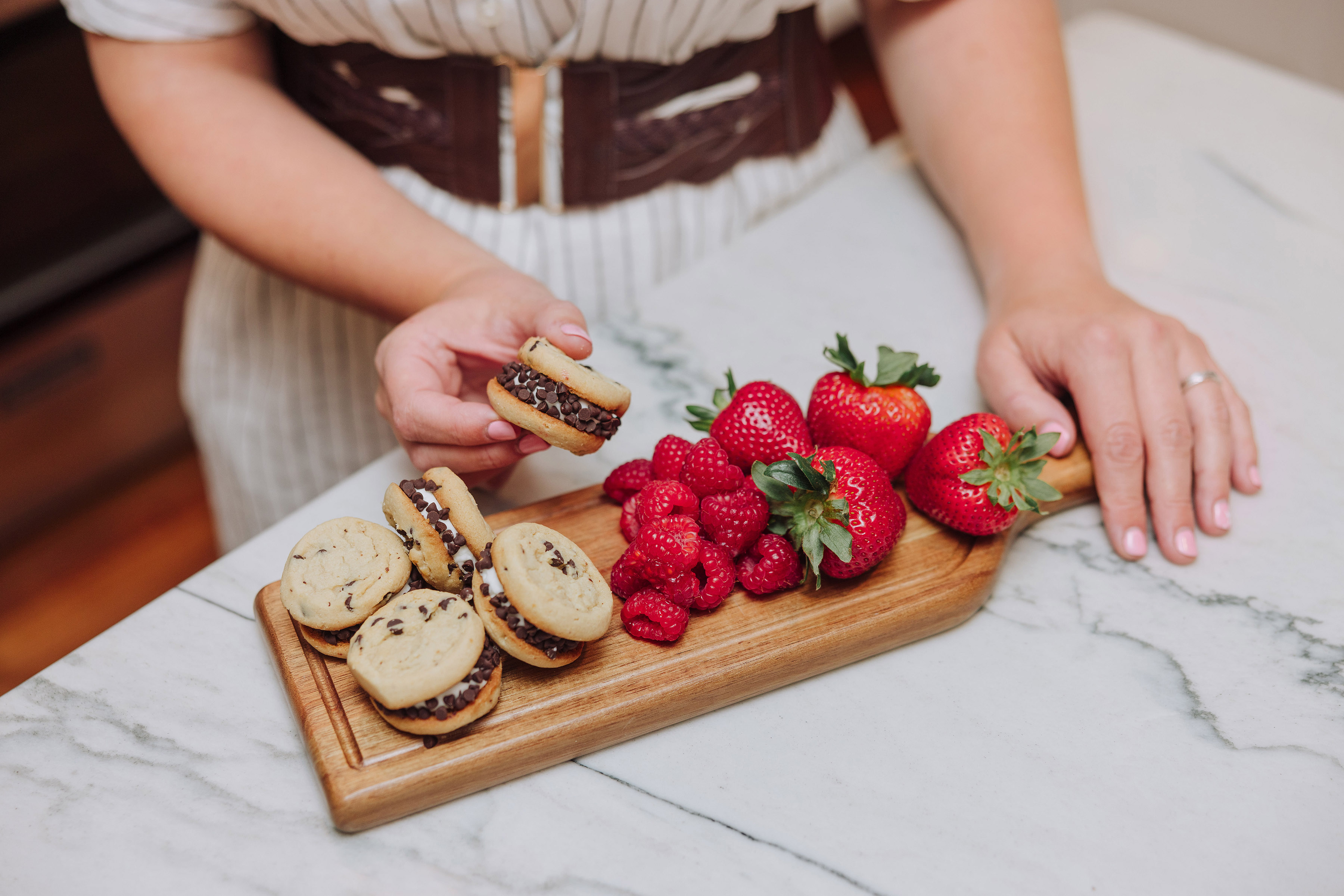 Botella Cheese Cutting Board & Serving Tray