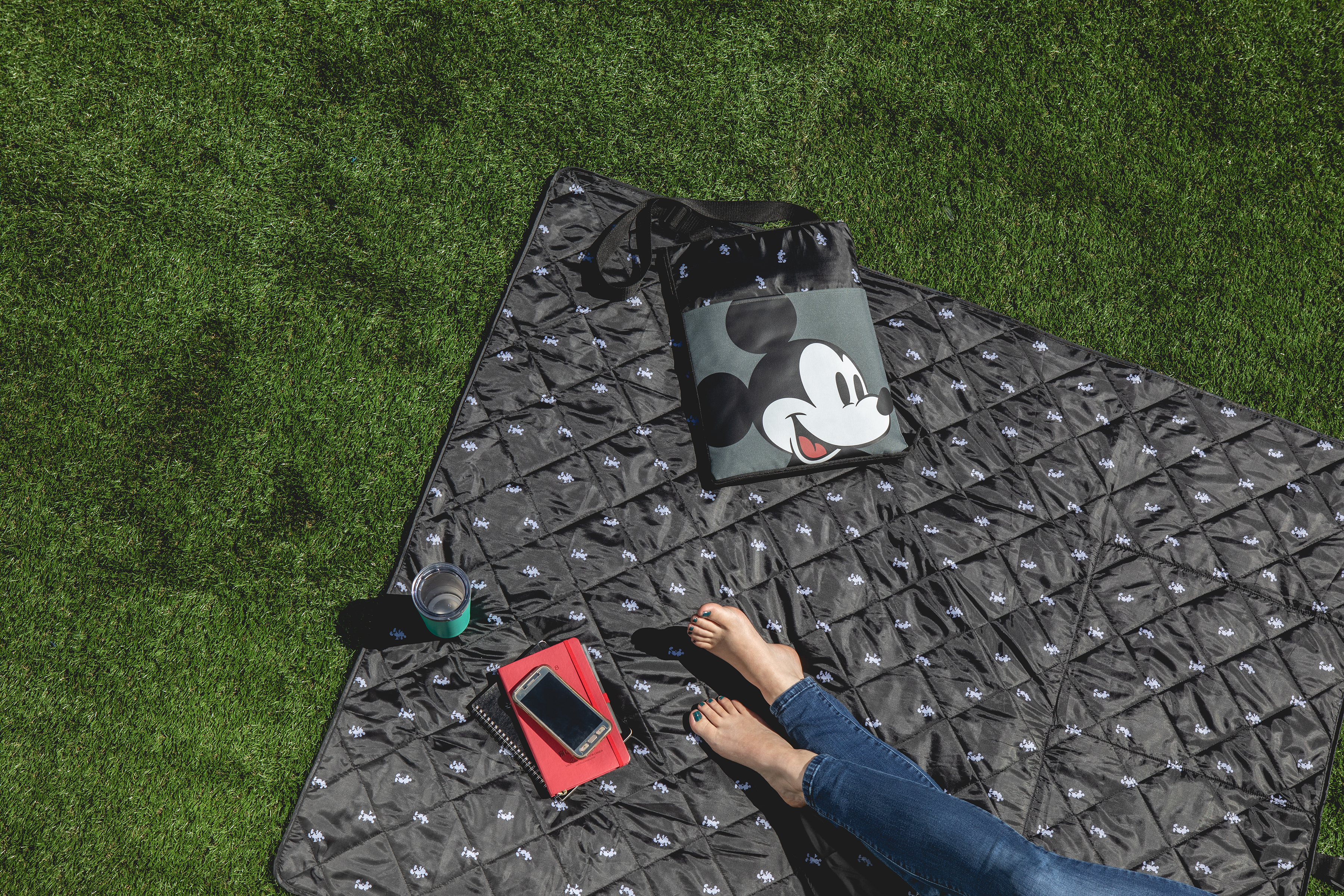 Mickey Mouse - Vista Outdoor Picnic Blanket & Tote