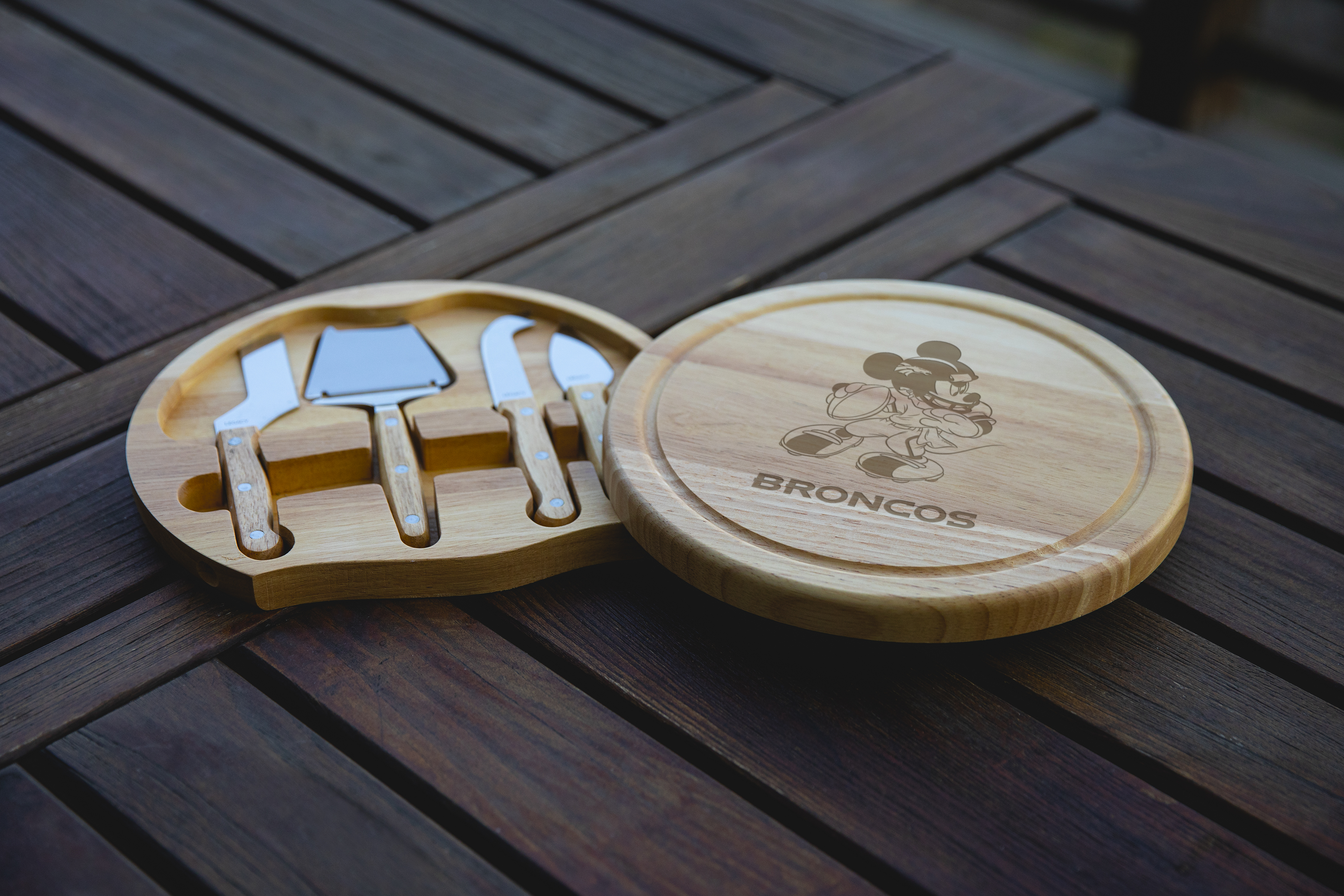 Denver Broncos Mickey Mouse - Circo Cheese Cutting Board & Tools Set