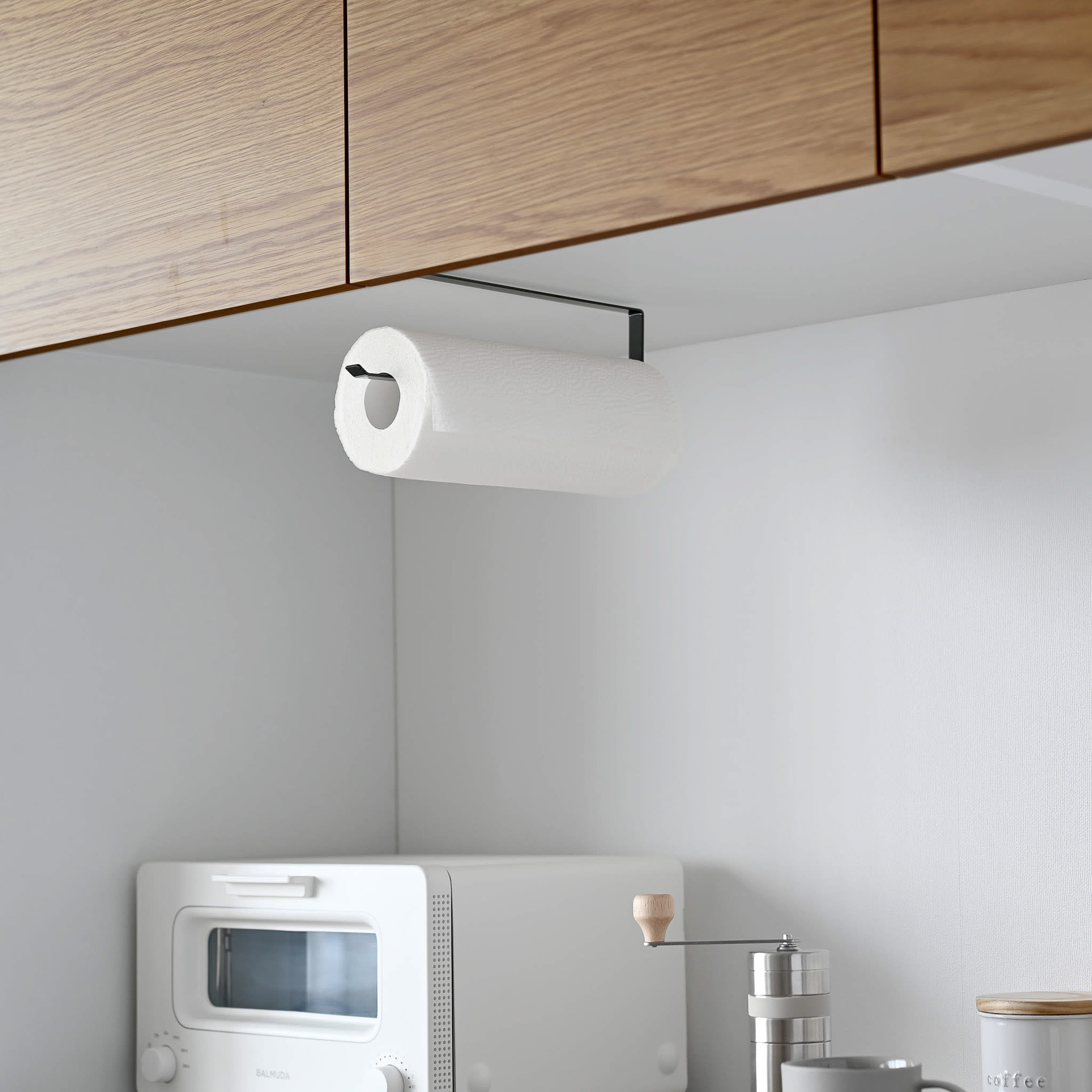 Under-Shelf Paper Towel Holder : Unobtrusive Design