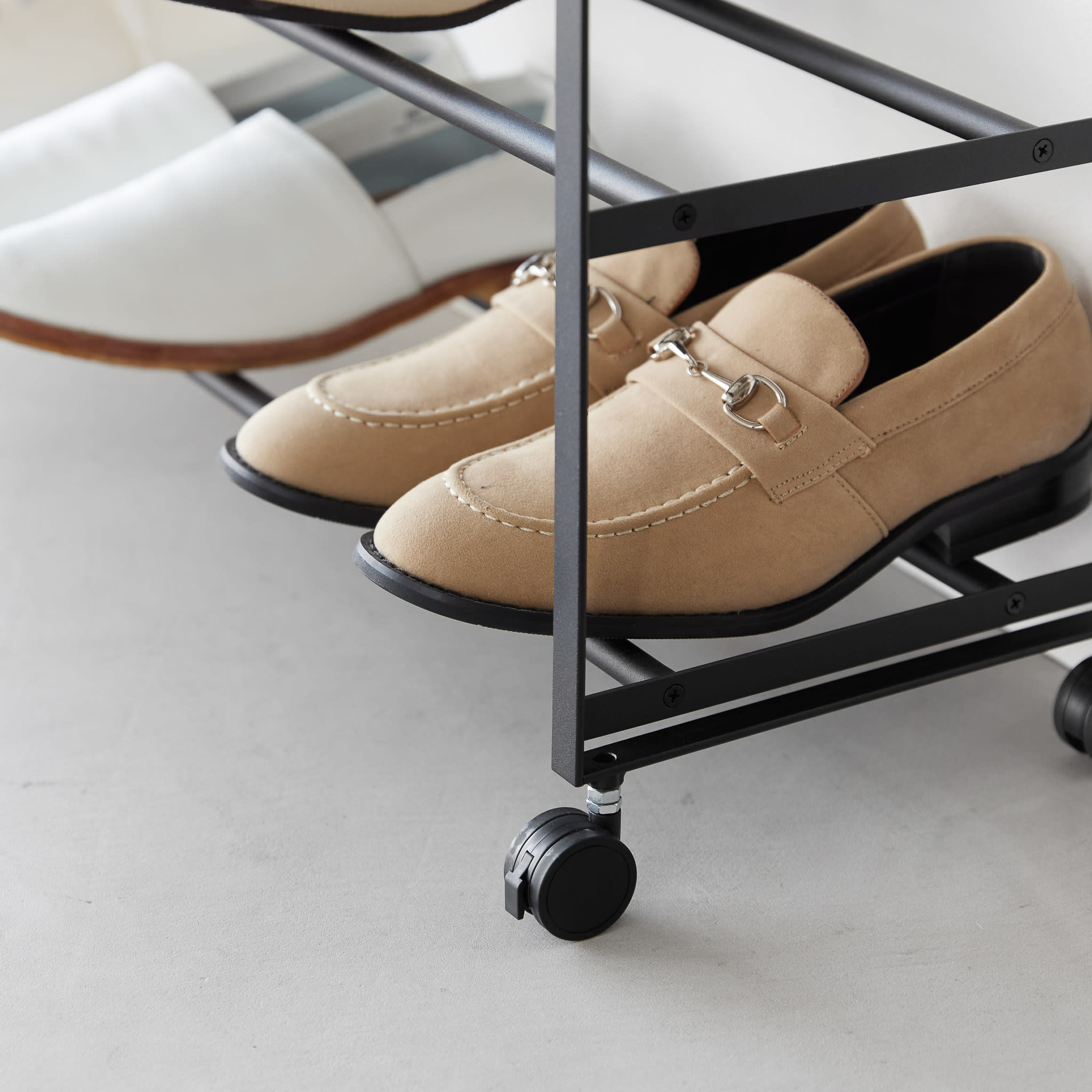5-Tiered Wood-Top Shoe Rack with Casters : Casters for easy mobility