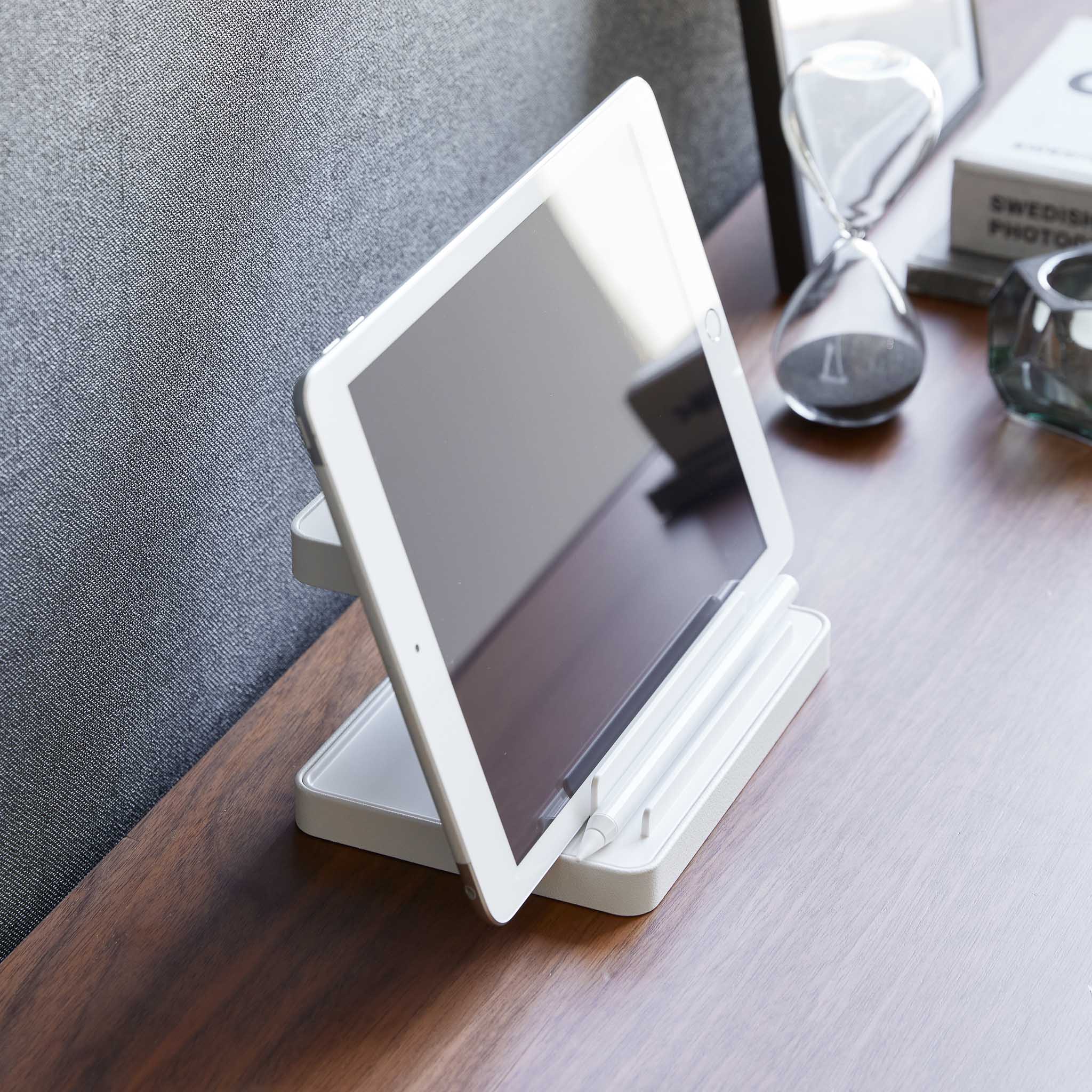 Smartphone & Device Charging Stand : Multifunctional Design
